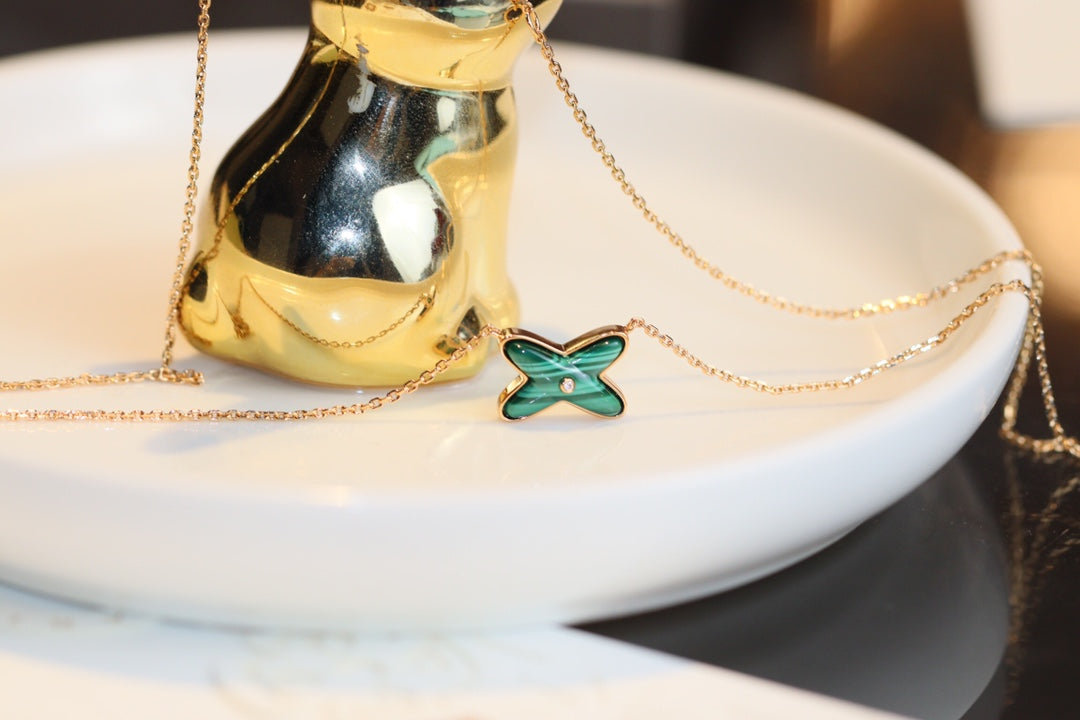 [Love's Uplift]JEUX MALACHITE 1 DIAMOND PINK GOLD NECKLACE
