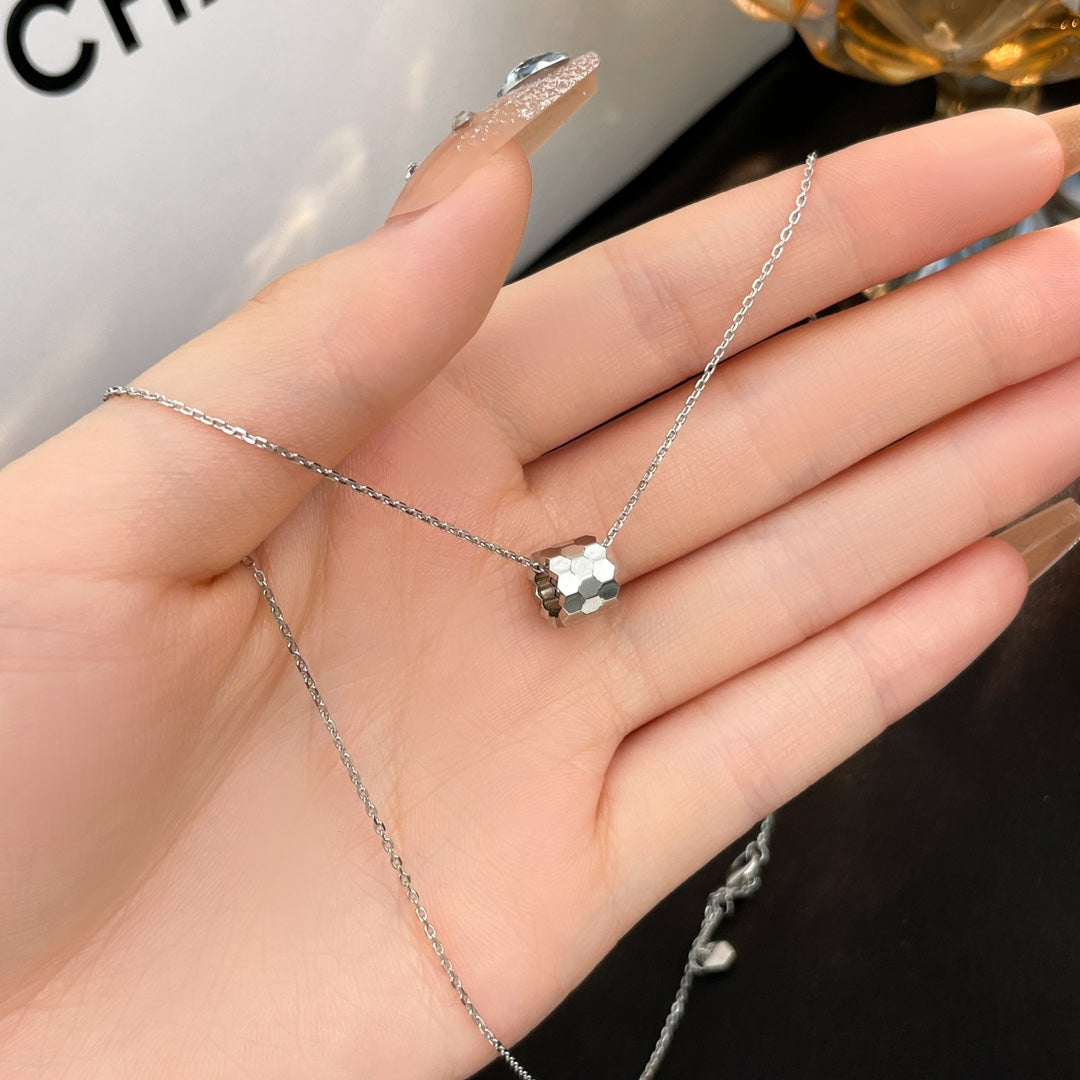 [Love's Uplift]BEE MINI NECKLACE