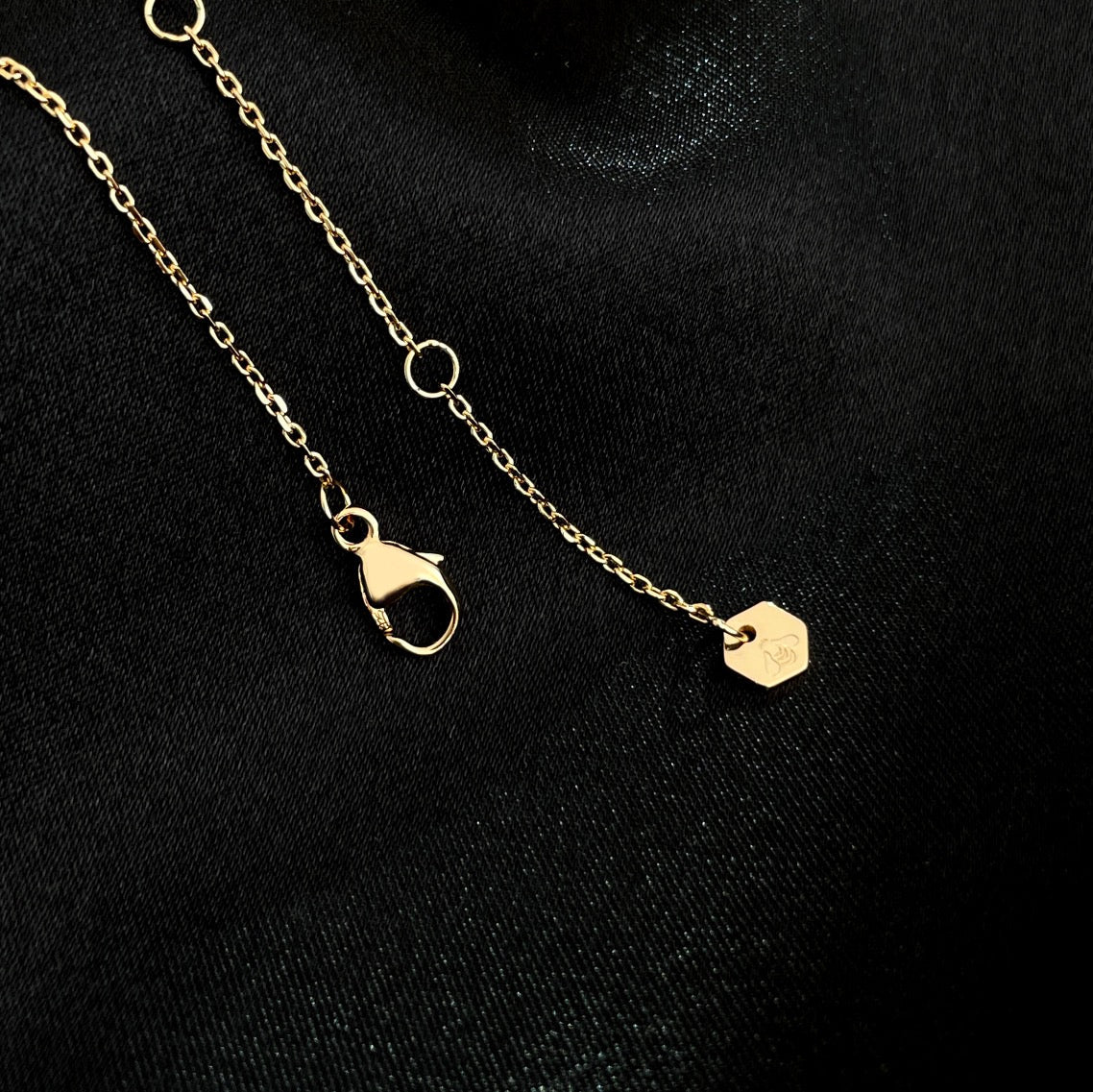 [Love's Uplift]BEE MINI NECKLACE