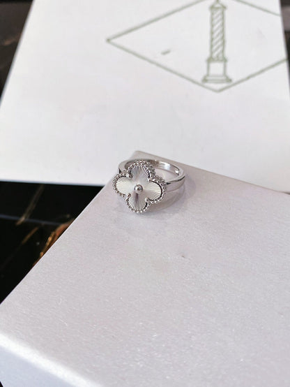 [Love's Uplift]CLOVER SILVER RING