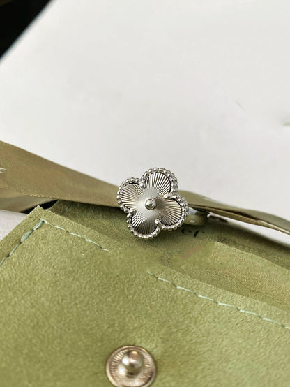 [Love's Uplift]CLOVER SILVER RING