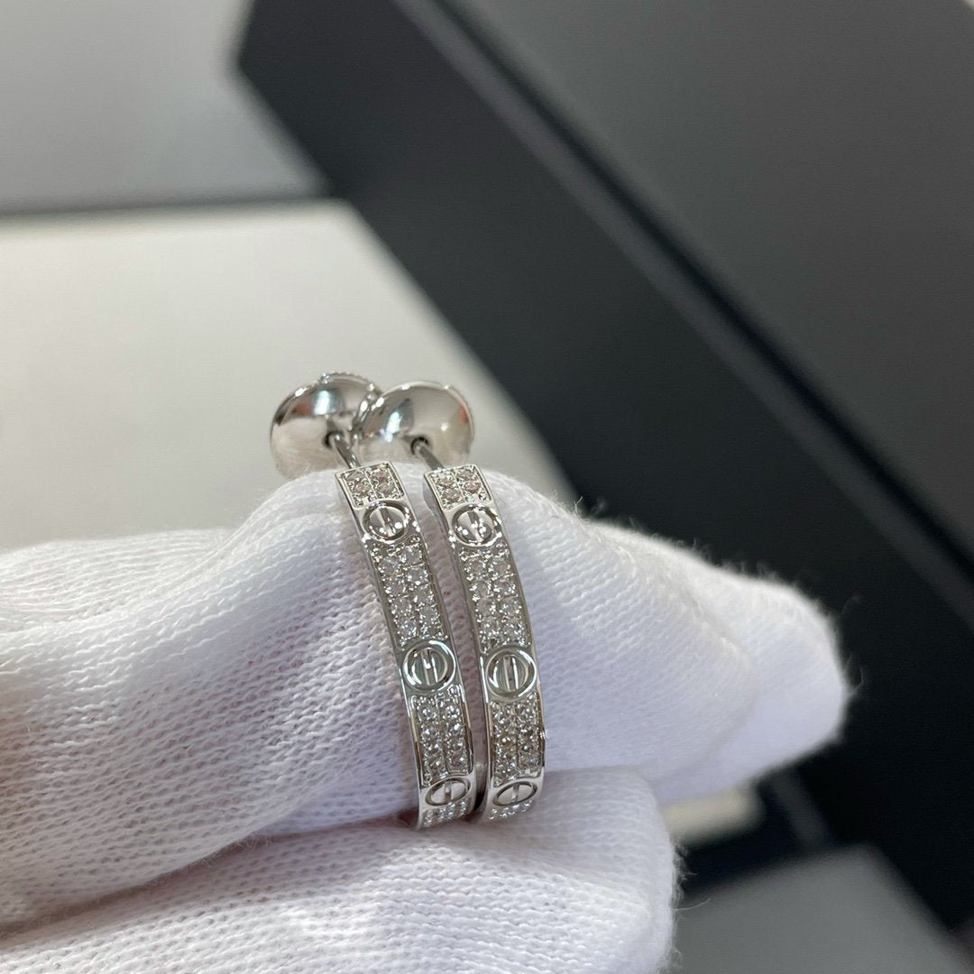[Love's Uplift]LOVE DIAMOND SILVER HOOP EARRINGS