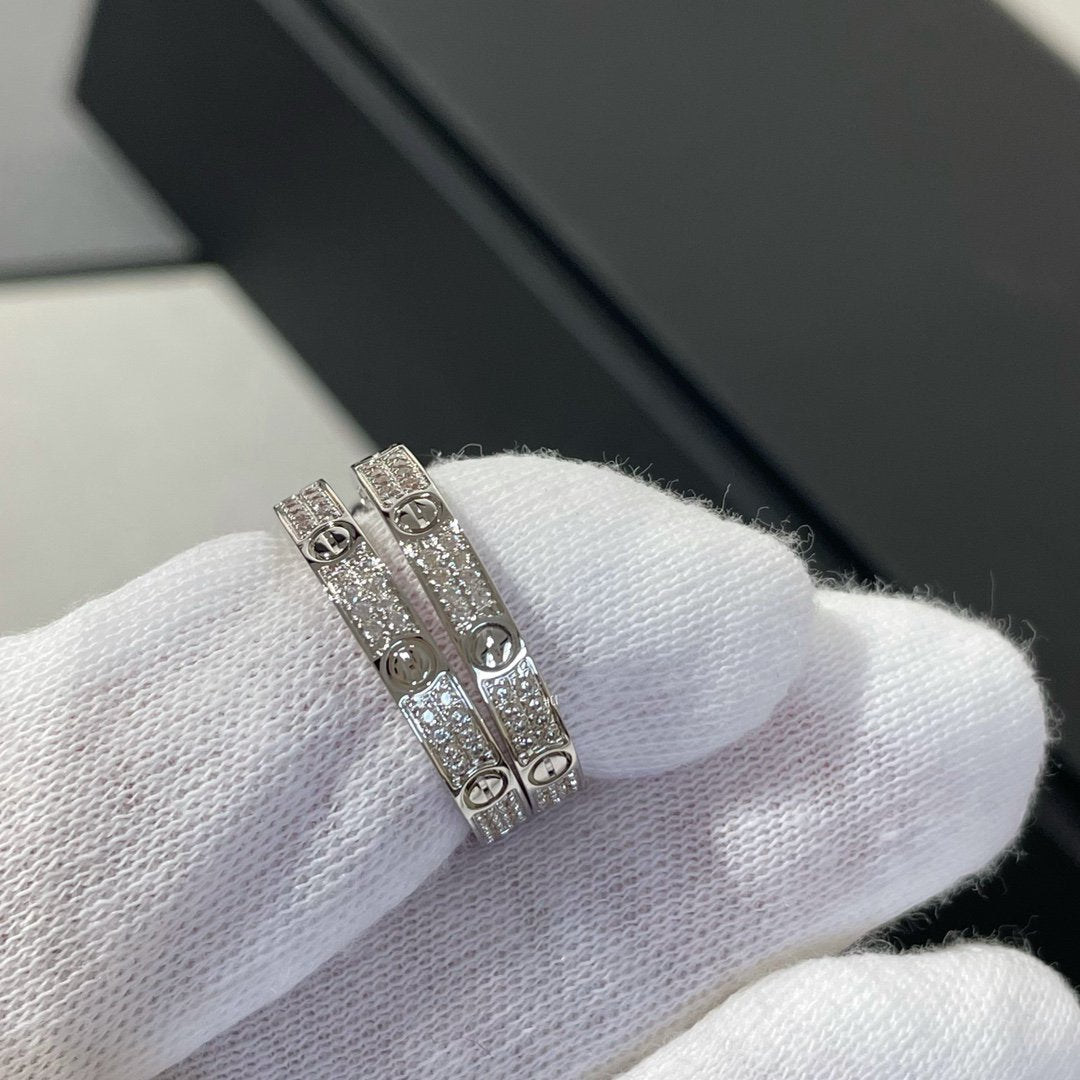 [Love's Uplift]LOVE DIAMOND SILVER HOOP EARRINGS
