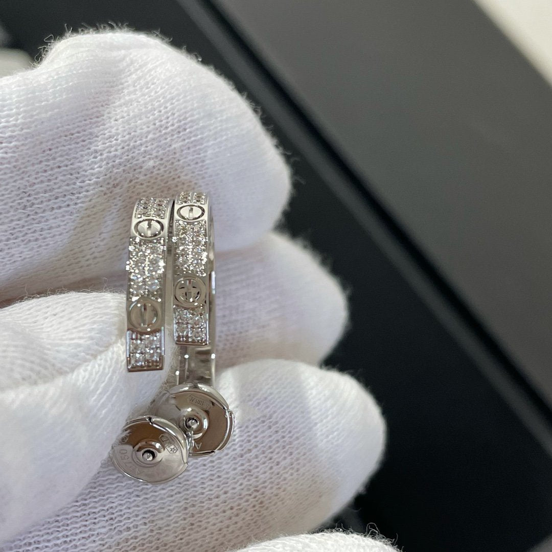 [Love's Uplift]LOVE DIAMOND SILVER HOOP EARRINGS