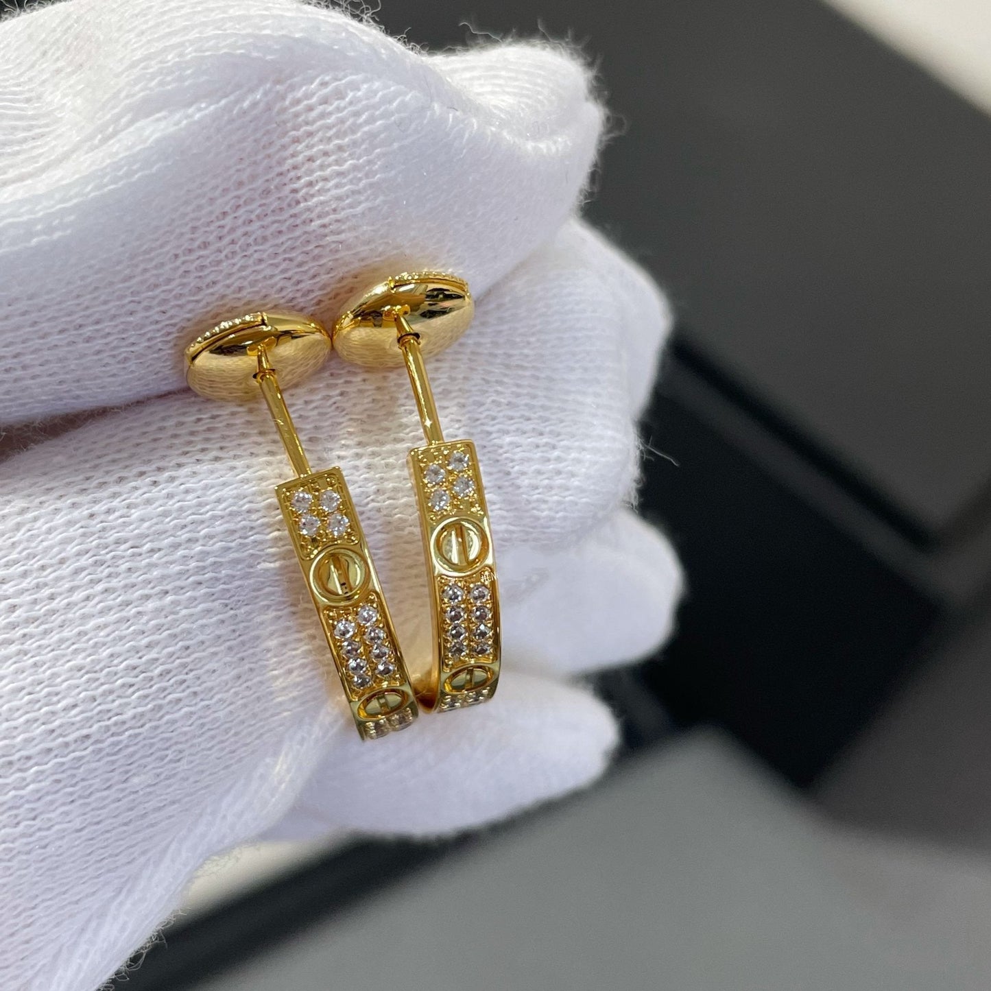 [Love's Uplift]LOVE DIAMOND GOLD HOOP EARRINGS