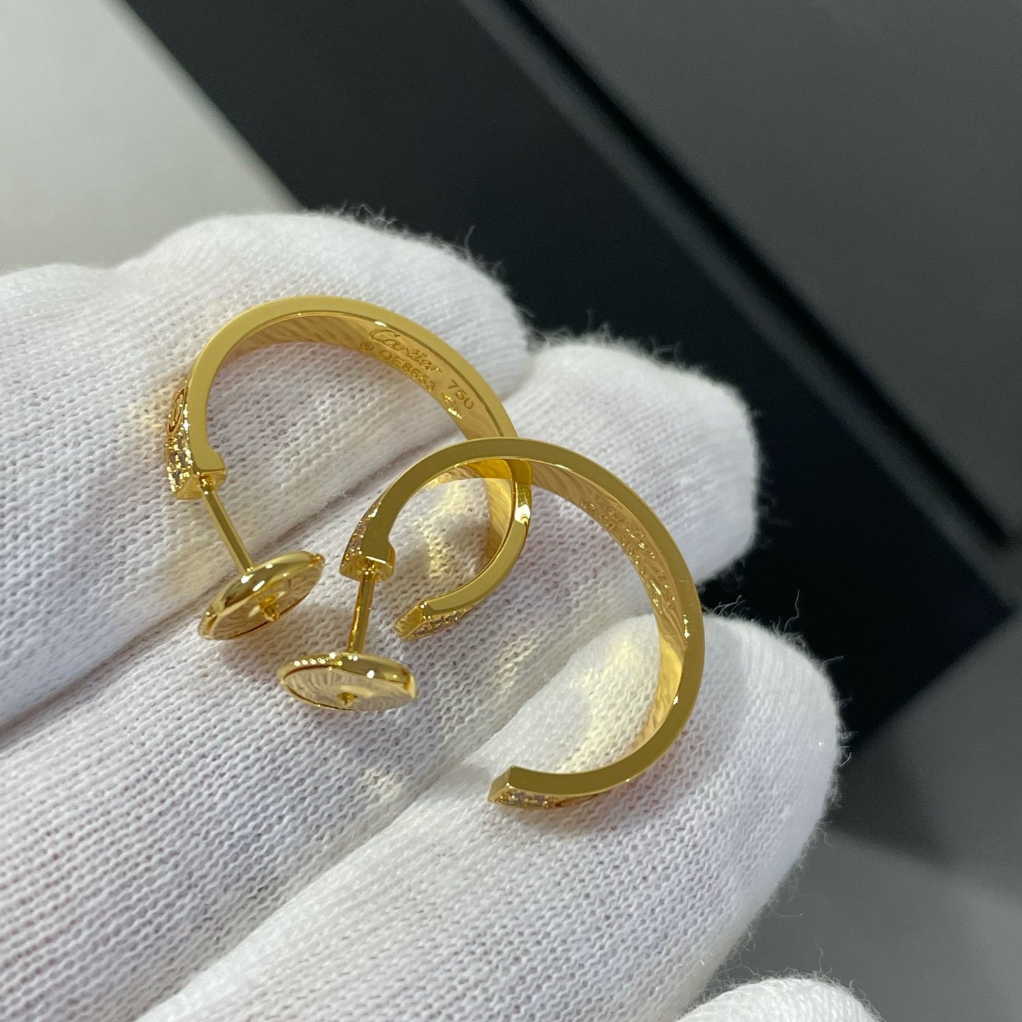 [Love's Uplift]LOVE DIAMOND GOLD HOOP EARRINGS