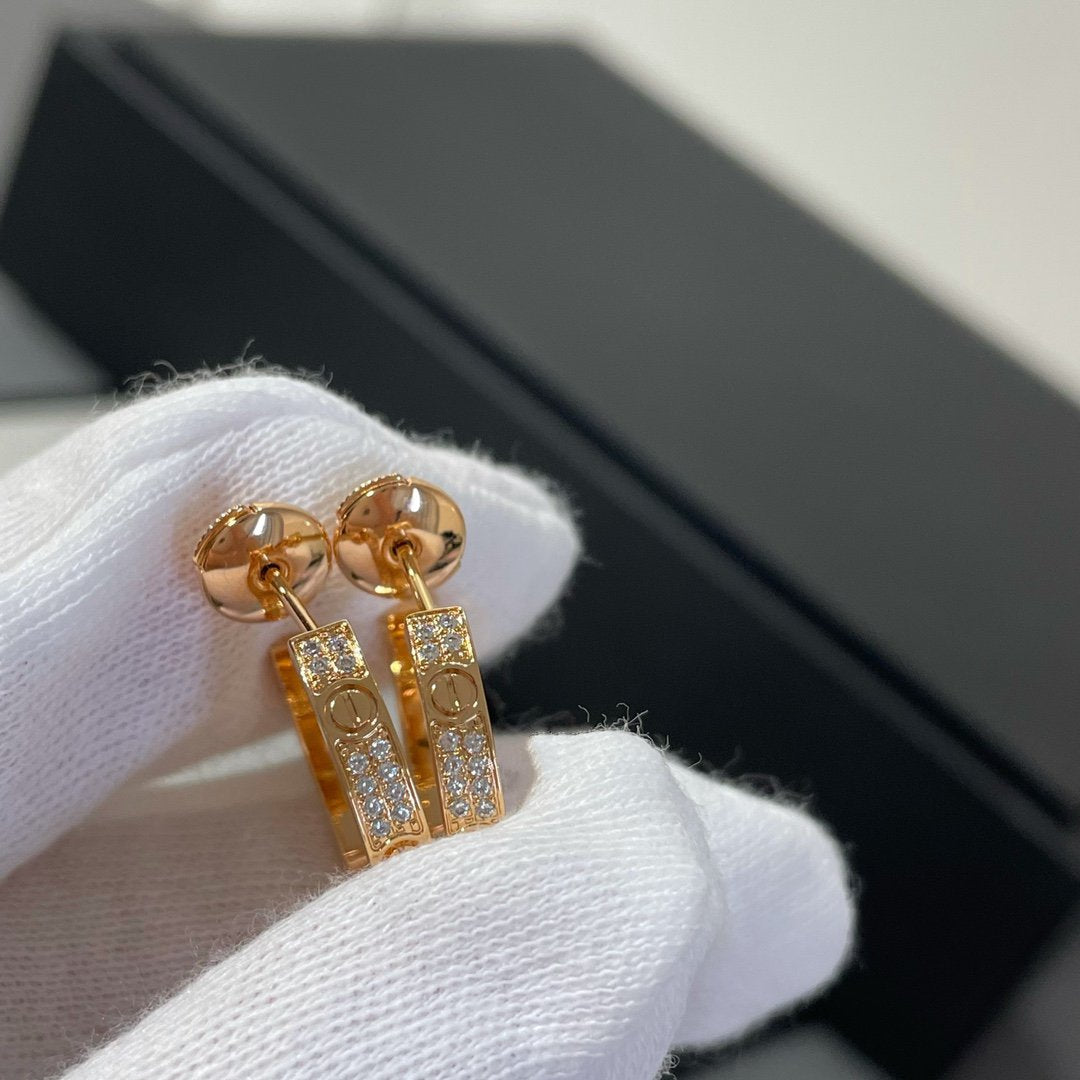 [Love's Uplift]LOVE DIAMOND PINK GOLD HOOP EARRINGS