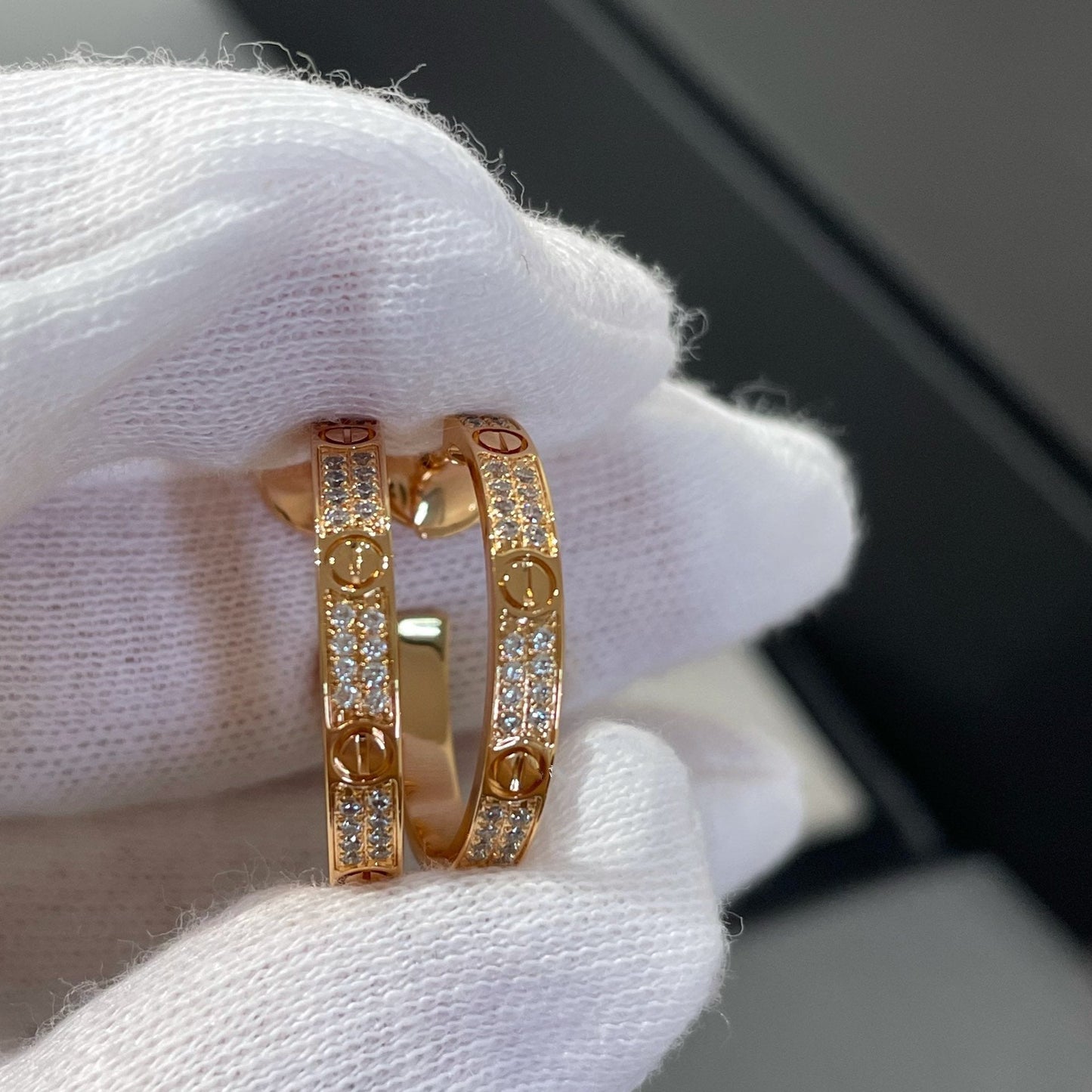 [Love's Uplift]LOVE DIAMOND PINK GOLD HOOP EARRINGS