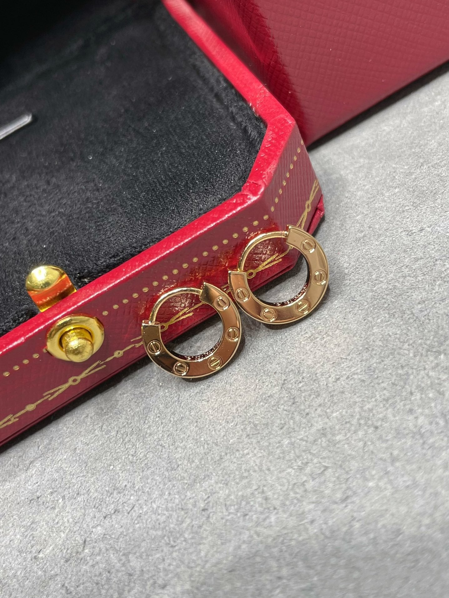 [Love's Uplift]LOVE MINI EARRINGS
