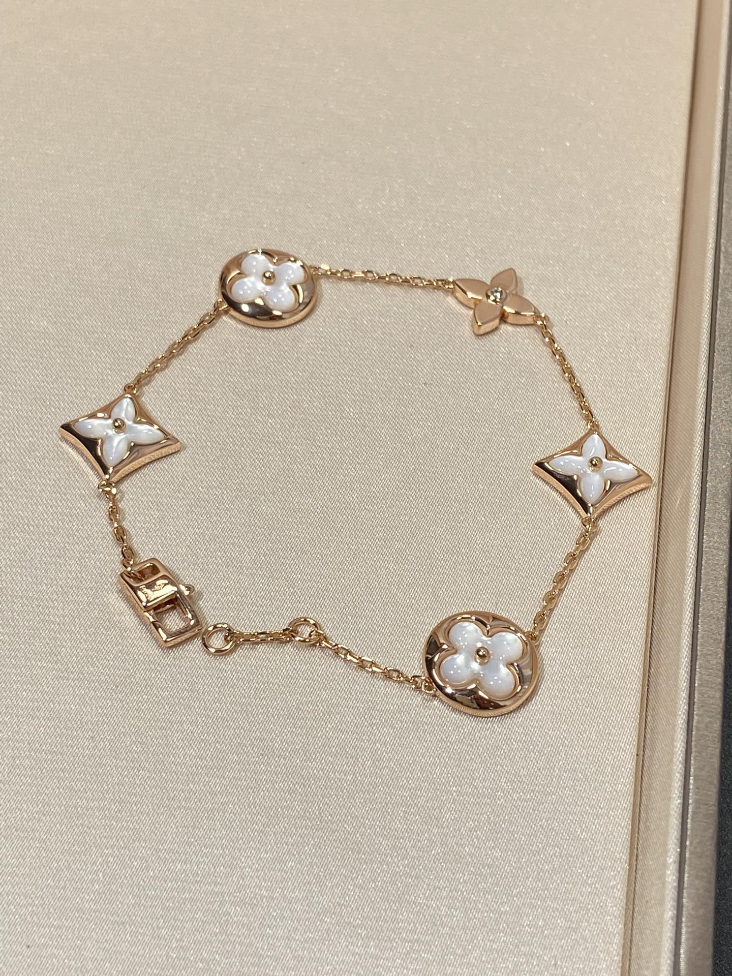 [Love's Uplift]STAR AND SUN 5 MOTIF MOP PINK GOLD BRACELET