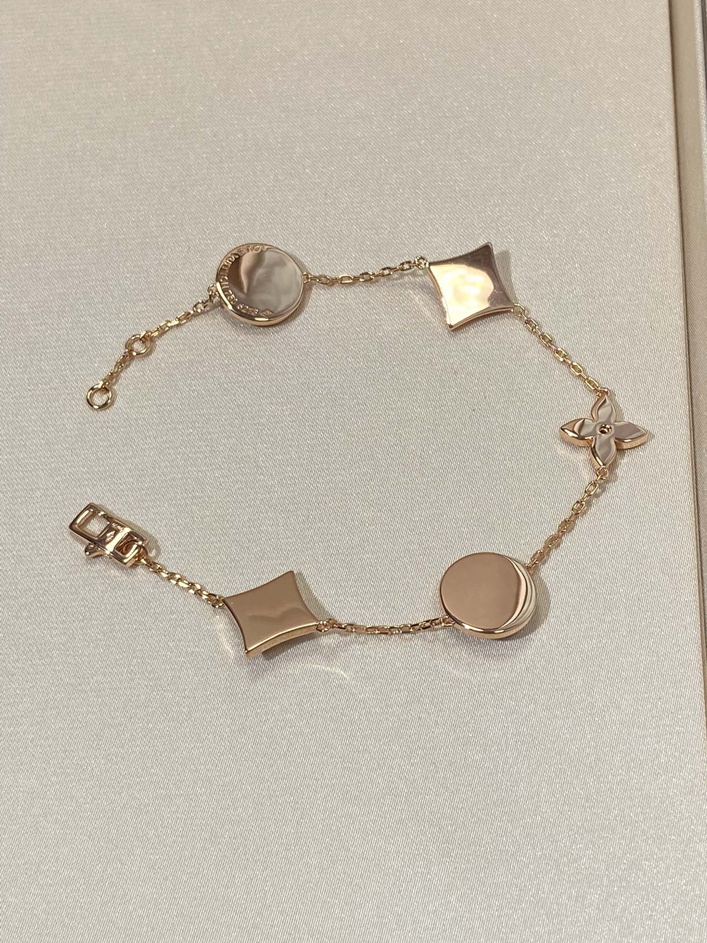 [Love's Uplift]STAR AND SUN 5 MOTIF MOP PINK GOLD BRACELET