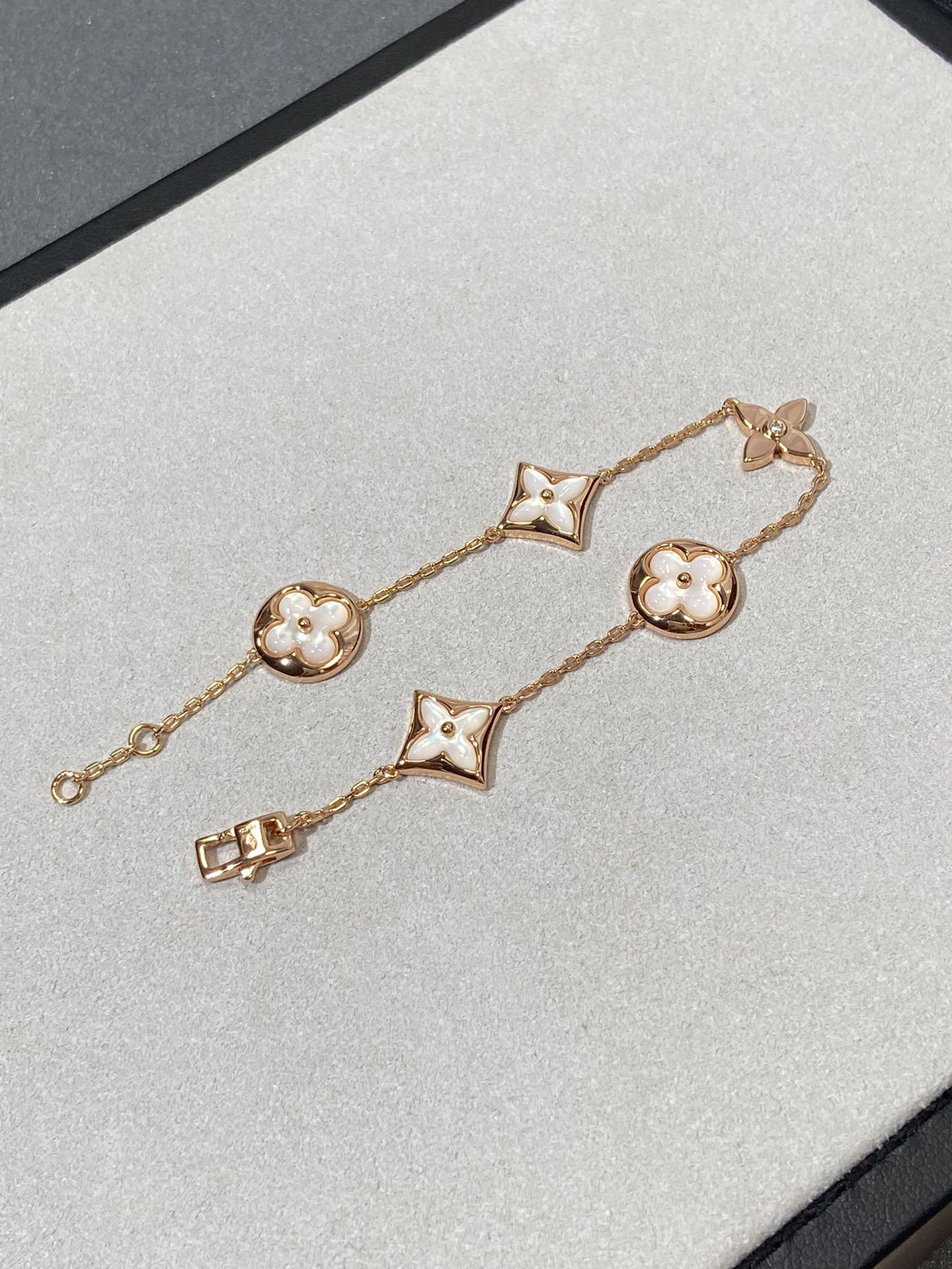 [Love's Uplift]STAR AND SUN 5 MOTIF MOP PINK GOLD BRACELET