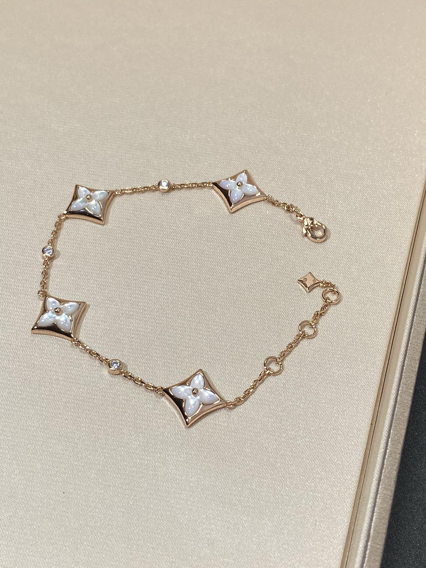 [Love's Uplift]STAR 4 MOTIF MOP DIAMOND PINK GOLD BRACELET