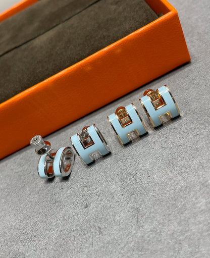 [Love's Uplift]POP H SKY BLUE STUD EARRINGS