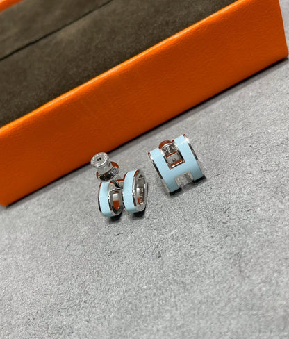 [Love's Uplift]POP H SKY BLUE STUD EARRINGS
