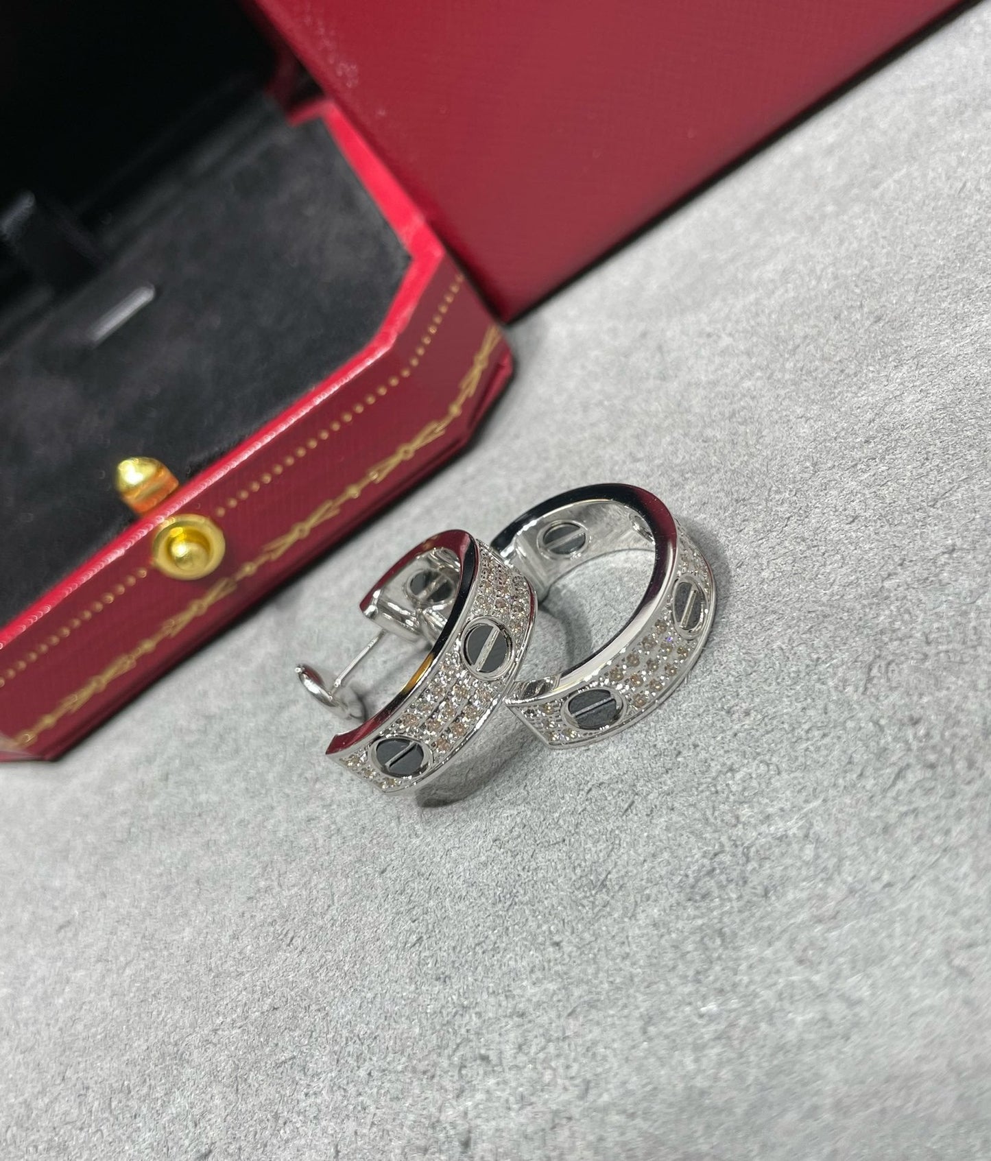 [Love's Uplift]LOVE CERAMIC DIAMOND PAVED SILVER EARRINGS