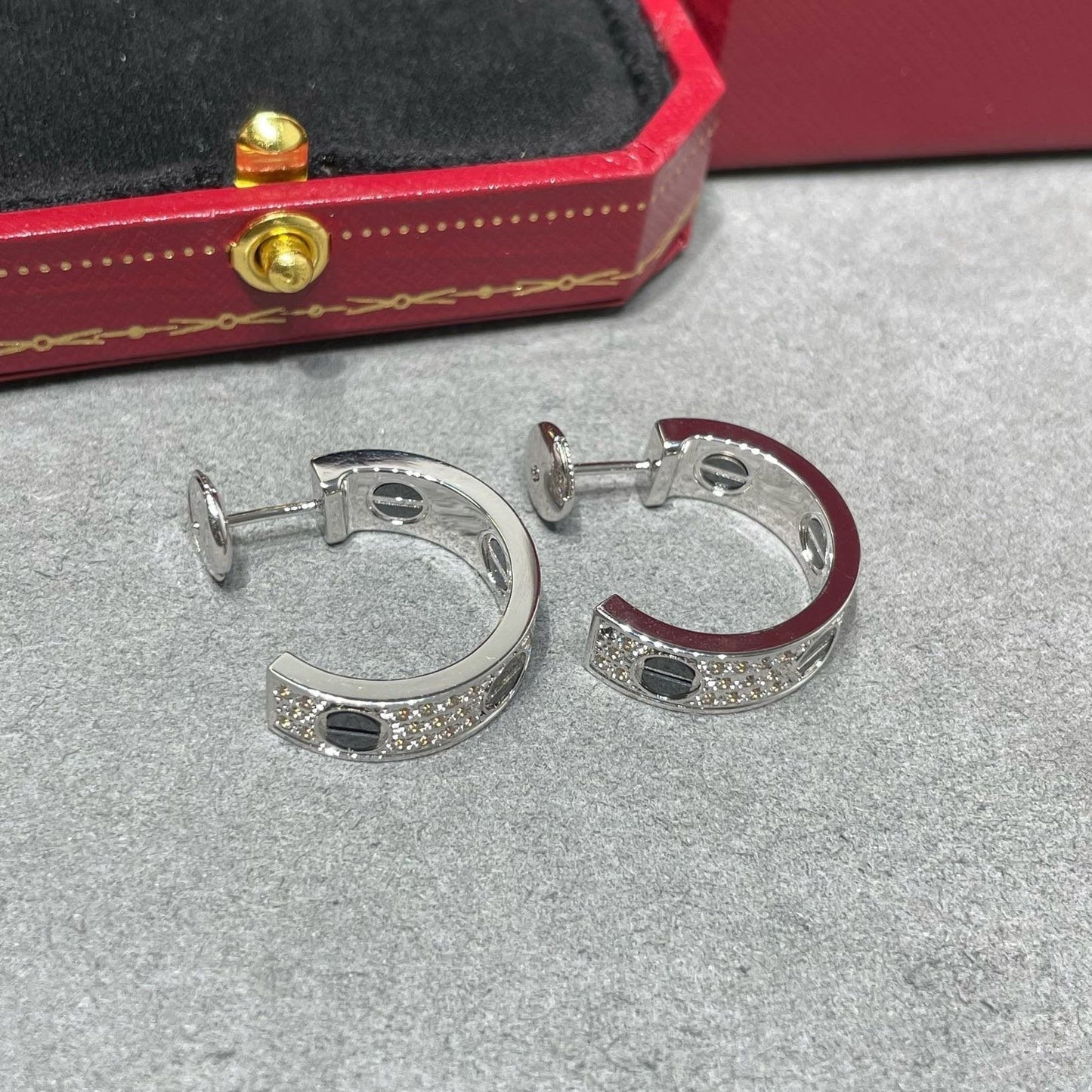 [Love's Uplift]LOVE CERAMIC DIAMOND PAVED SILVER EARRINGS