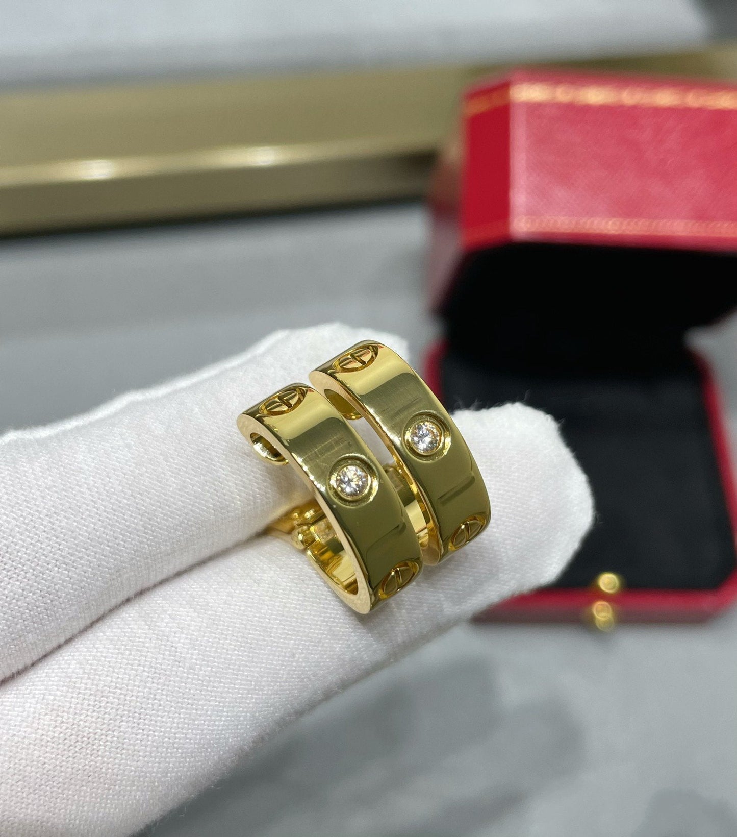 [Love's Uplift]LOVE 5.5MM 1 DIAMOND EARRINGS