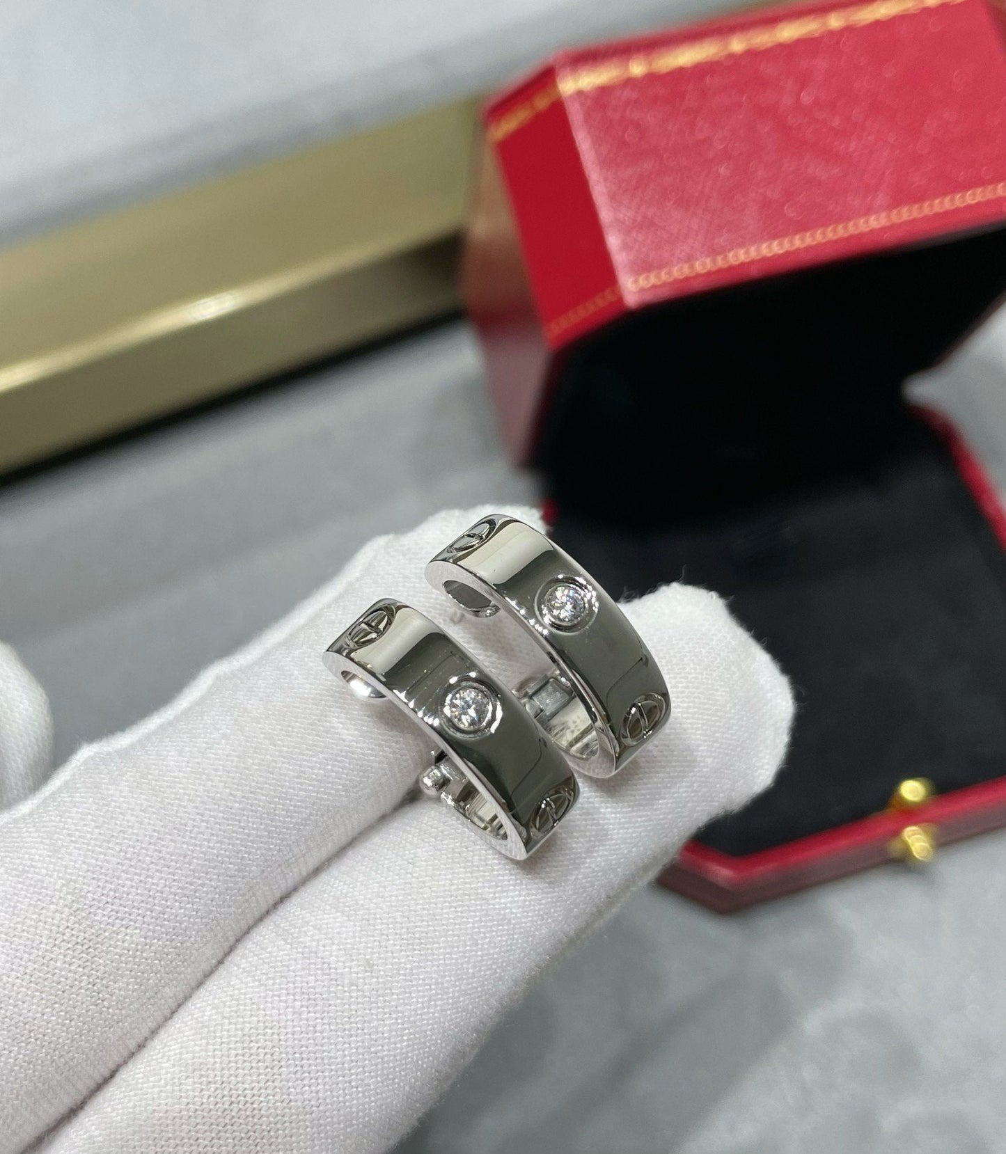 [Love's Uplift]LOVE 5.5MM 1 DIAMOND EARRINGS