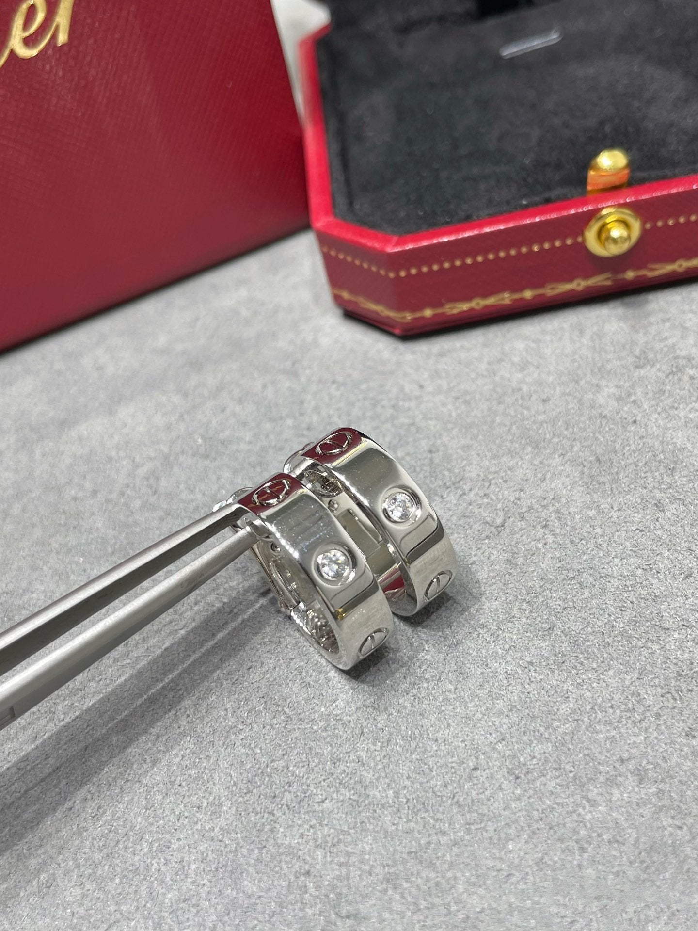 [Love's Uplift]LOVE 5.5MM 1 DIAMOND EARRINGS