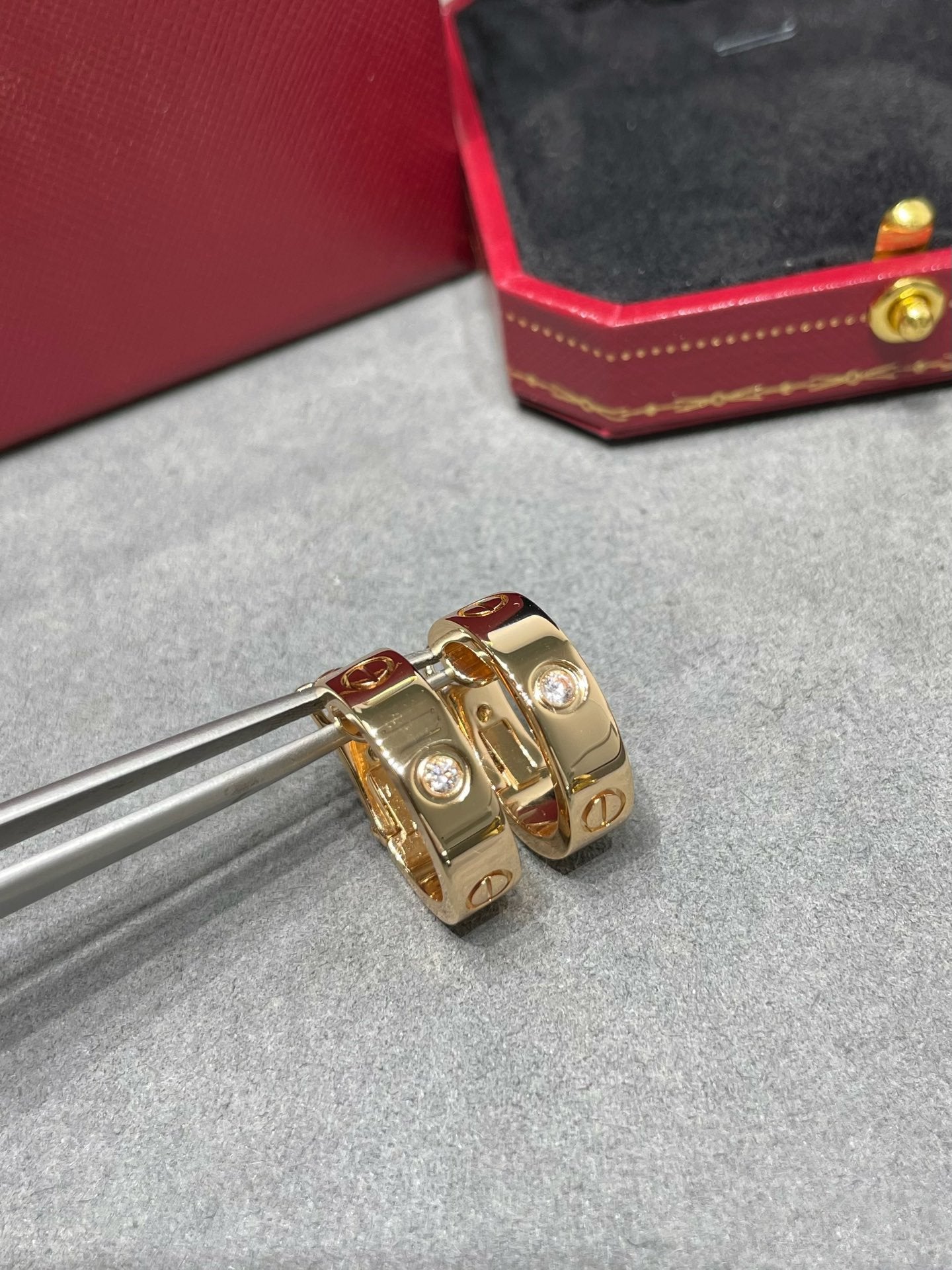 [Love's Uplift]LOVE 5.5MM 1 DIAMOND EARRINGS