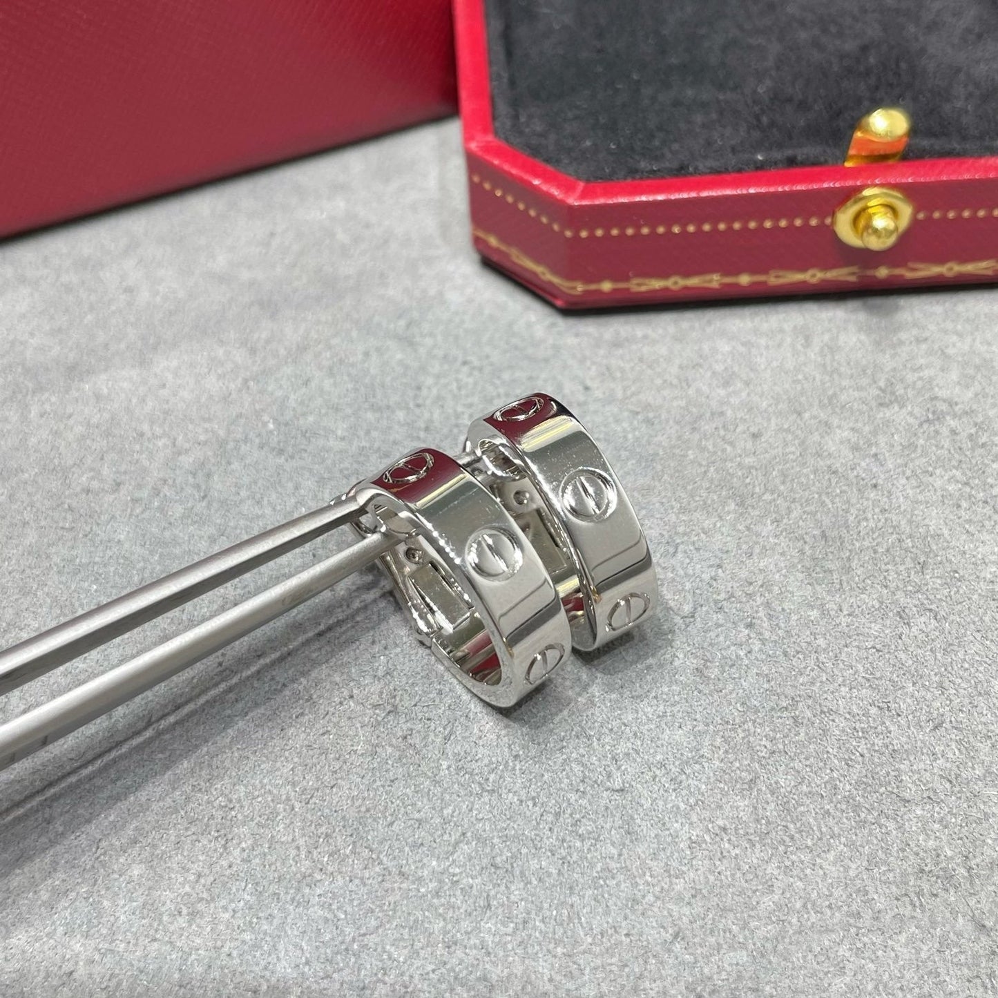 [Love's Uplift]LOVE 5.5MM EARRINGS