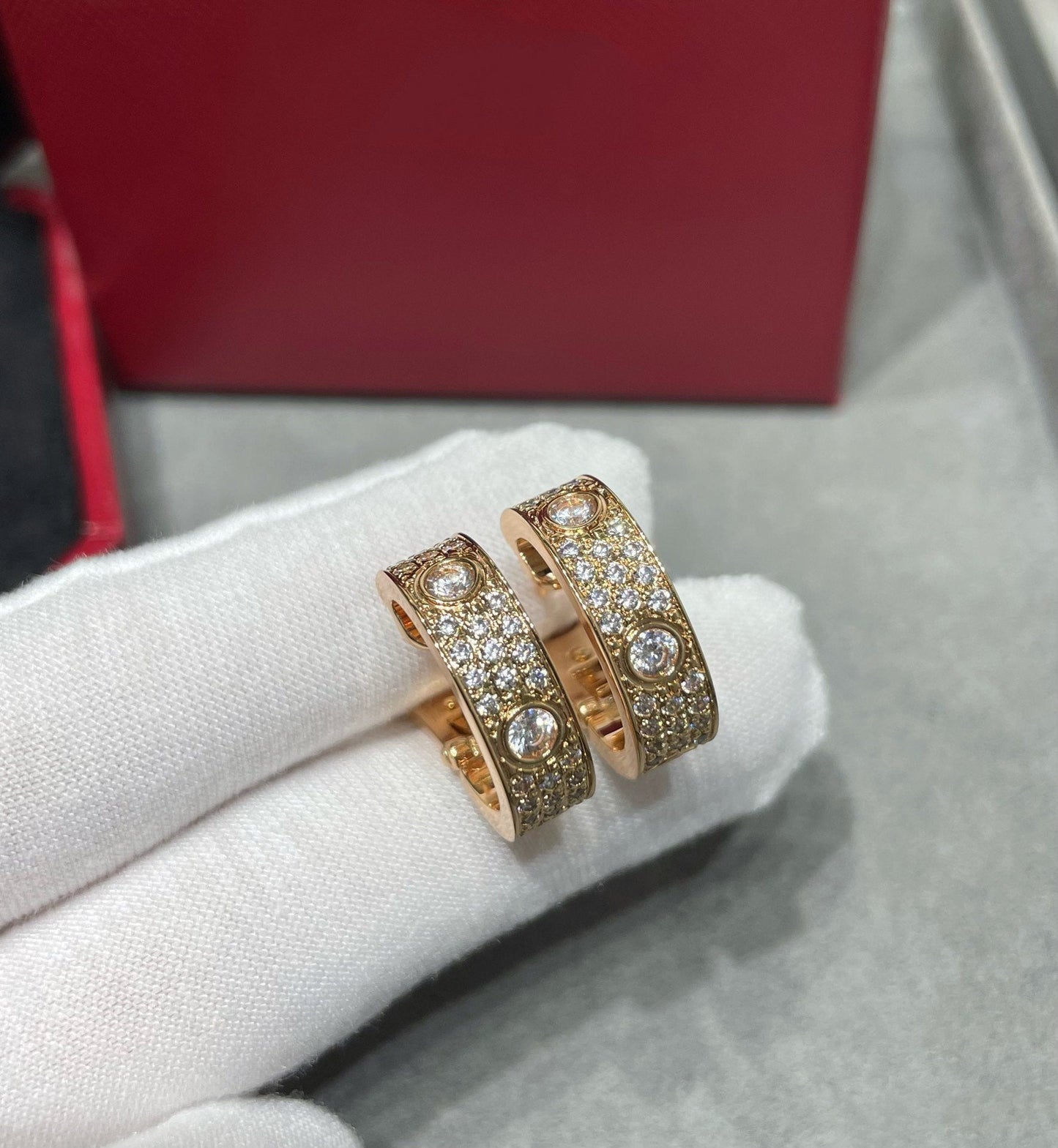 [Love's Uplift]LOVE 5.5MM DIAMOND PAVED EARRINGS
