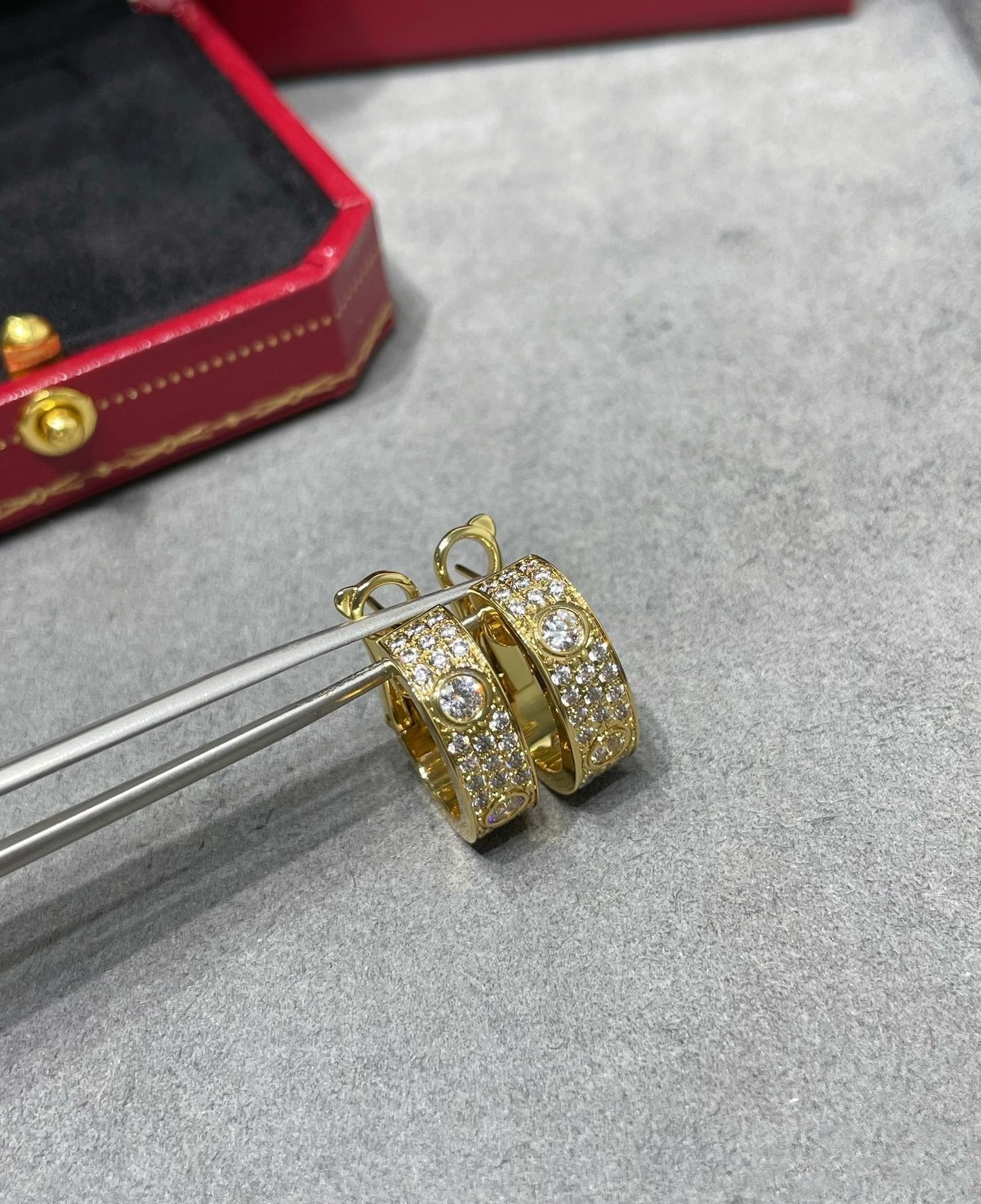 [Love's Uplift]LOVE 5.5MM DIAMOND PAVED EARRINGS