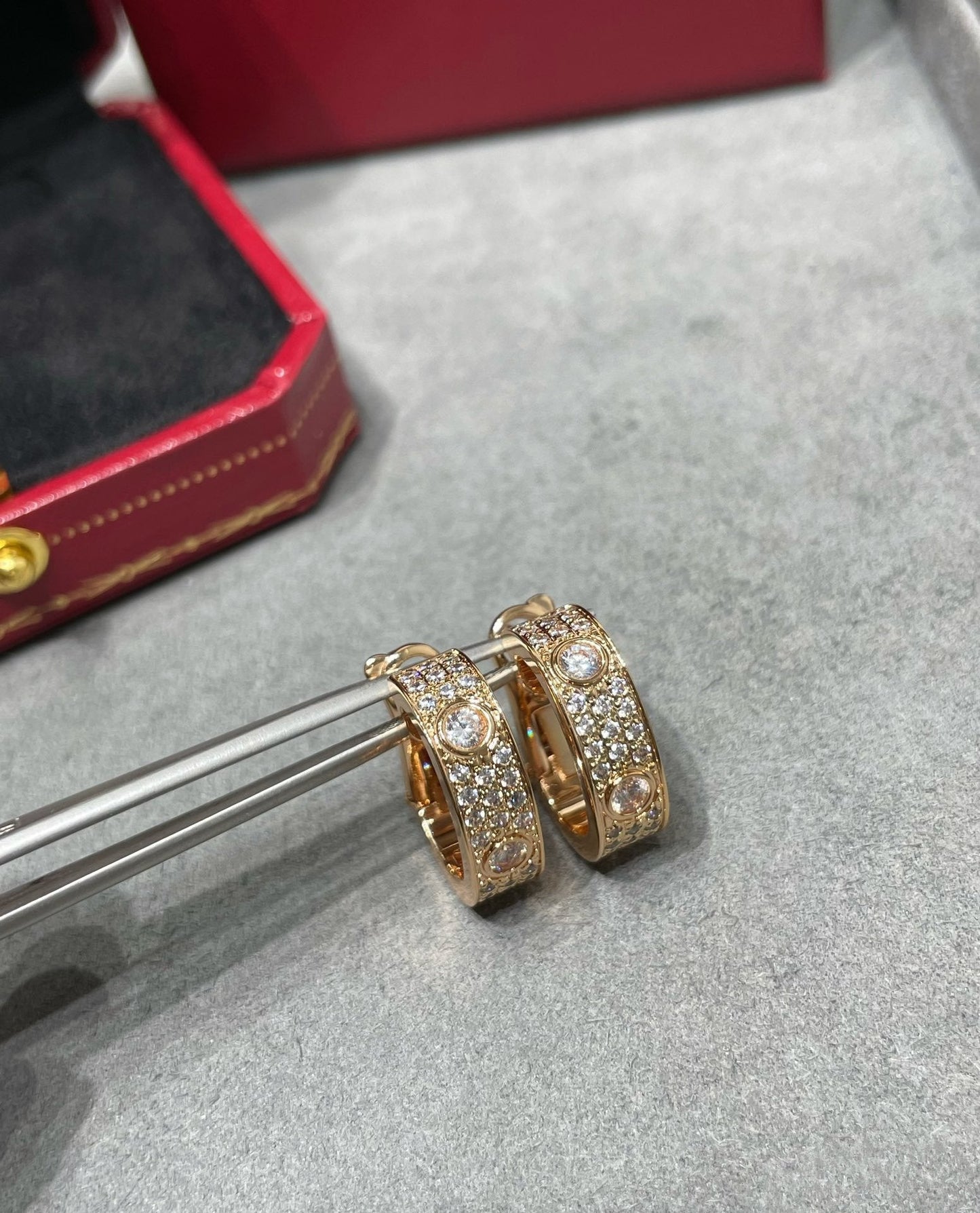 [Love's Uplift]LOVE 5.5MM DIAMOND PAVED EARRINGS