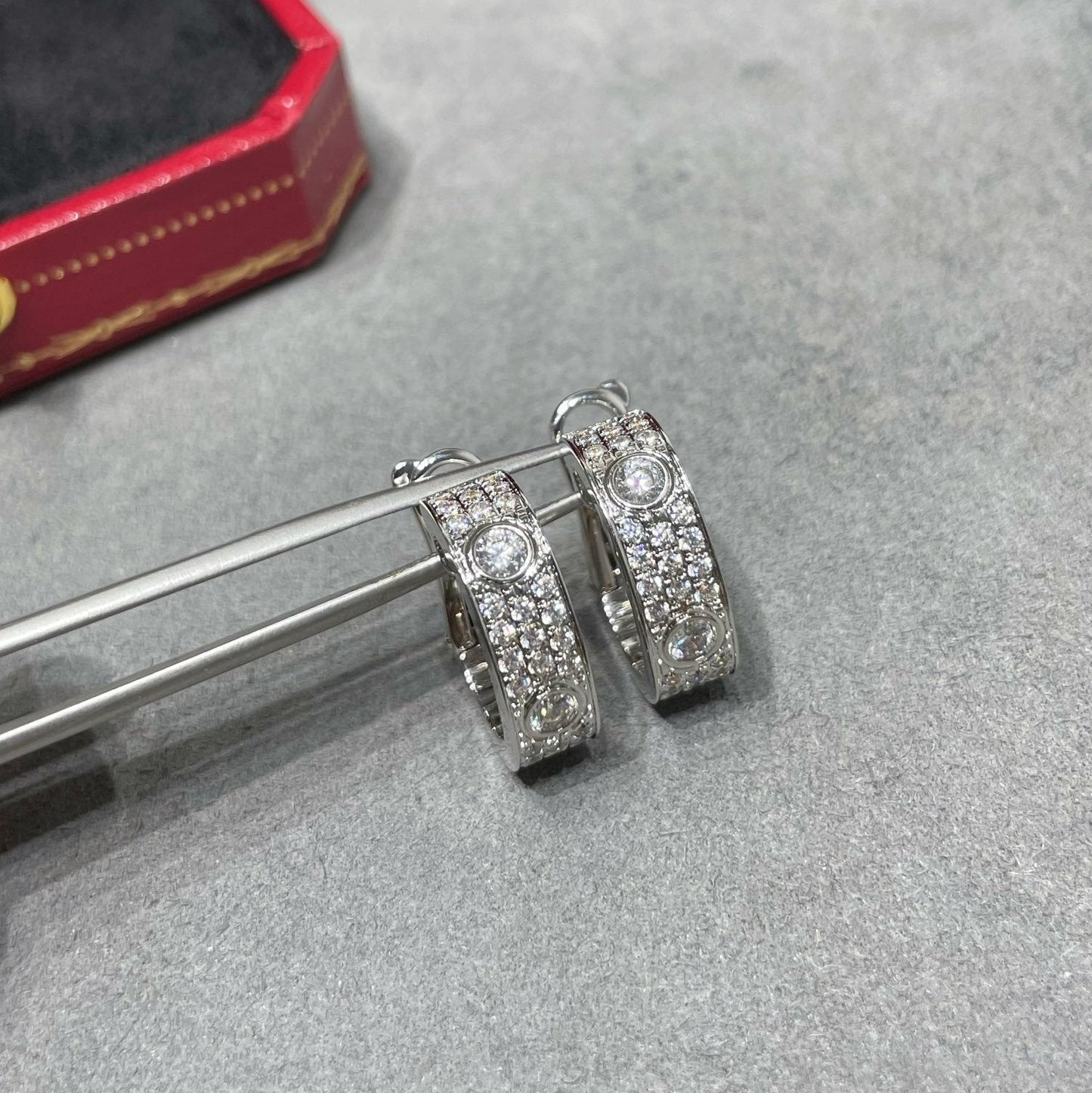 [Love's Uplift]LOVE 5.5MM DIAMOND PAVED EARRINGS