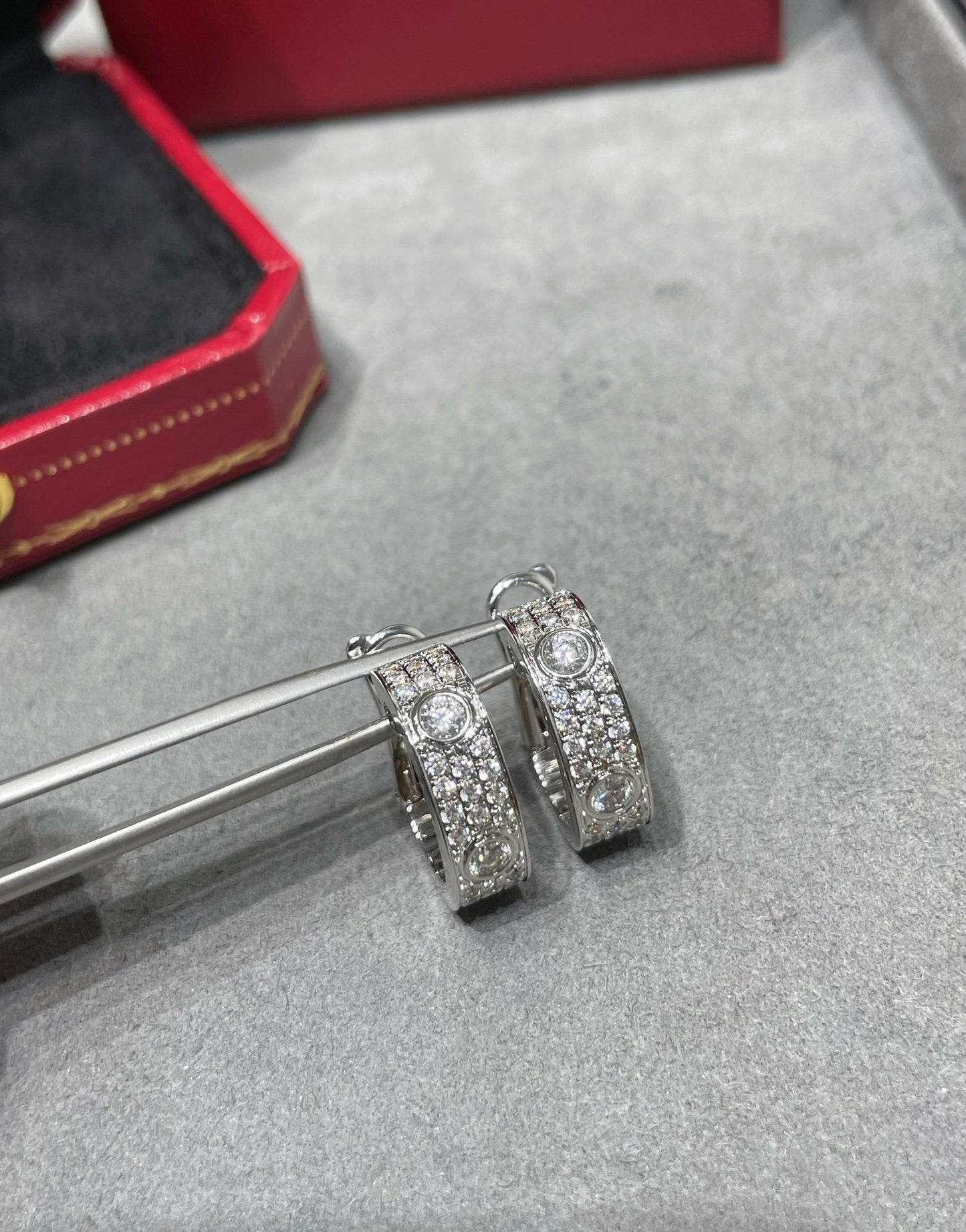 [Love's Uplift]LOVE 5.5MM DIAMOND PAVED EARRINGS