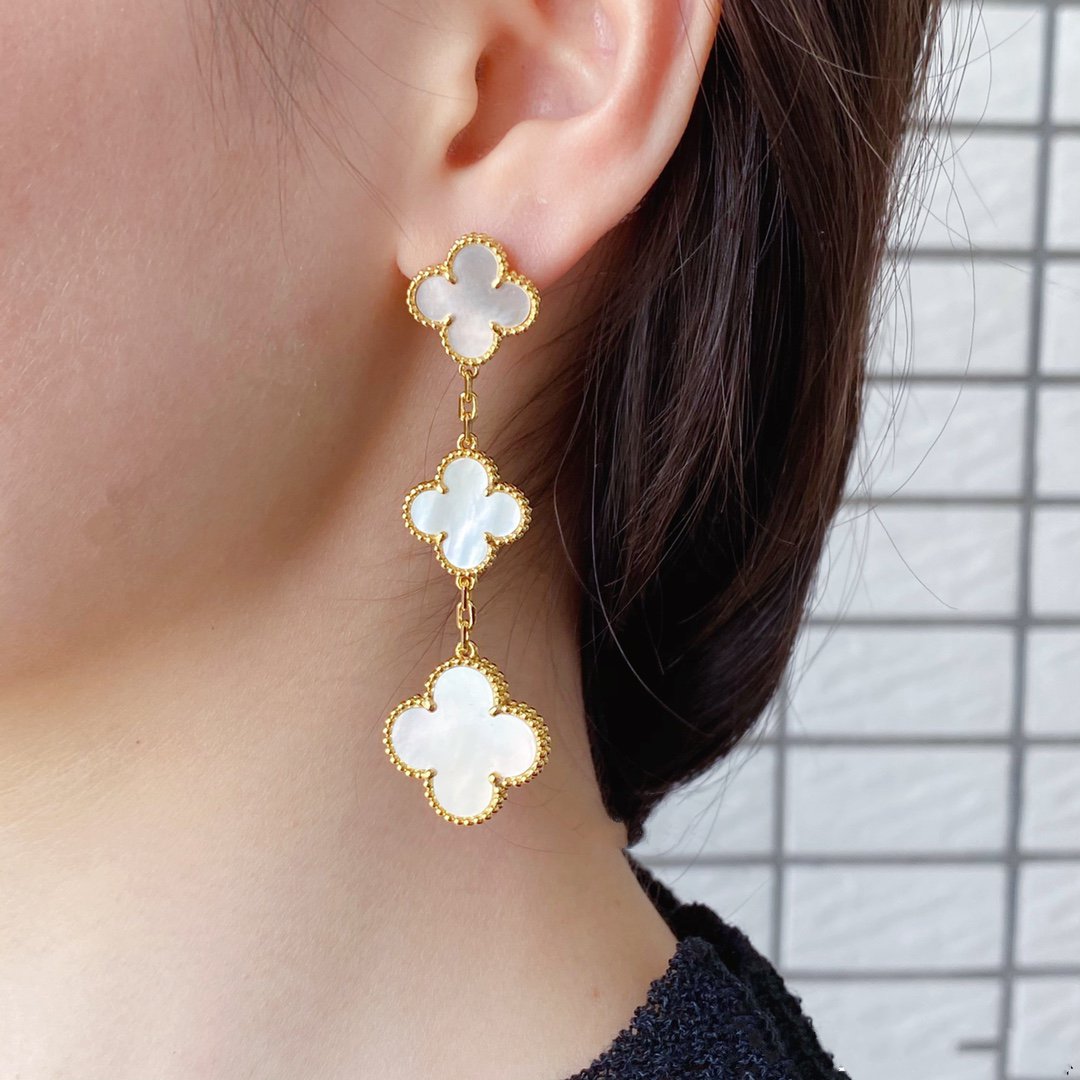 [Love's Uplift]CLOVER MOP 3 MOTIFS GOLD EARRINGS