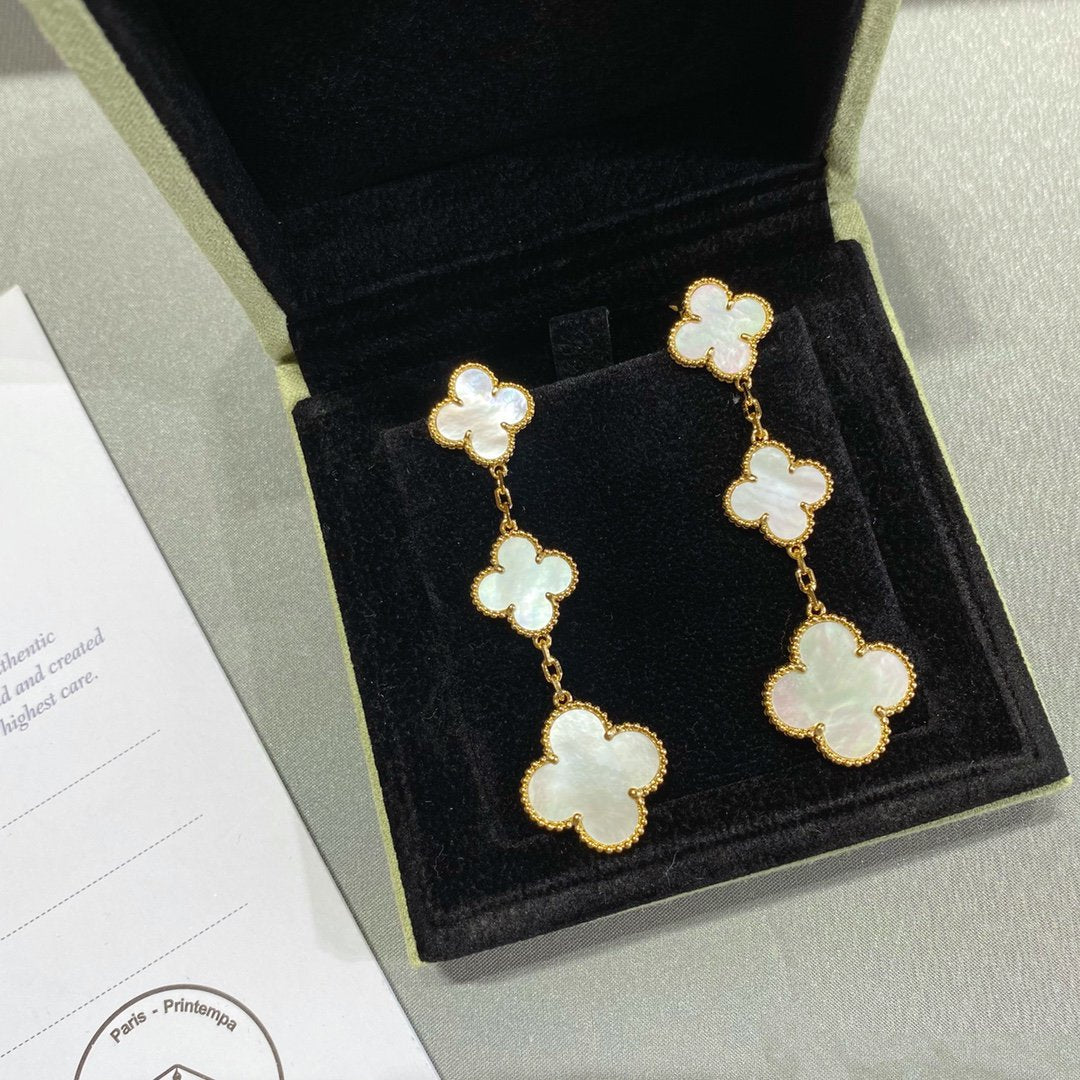 [Love's Uplift]CLOVER MOP 3 MOTIFS GOLD EARRINGS