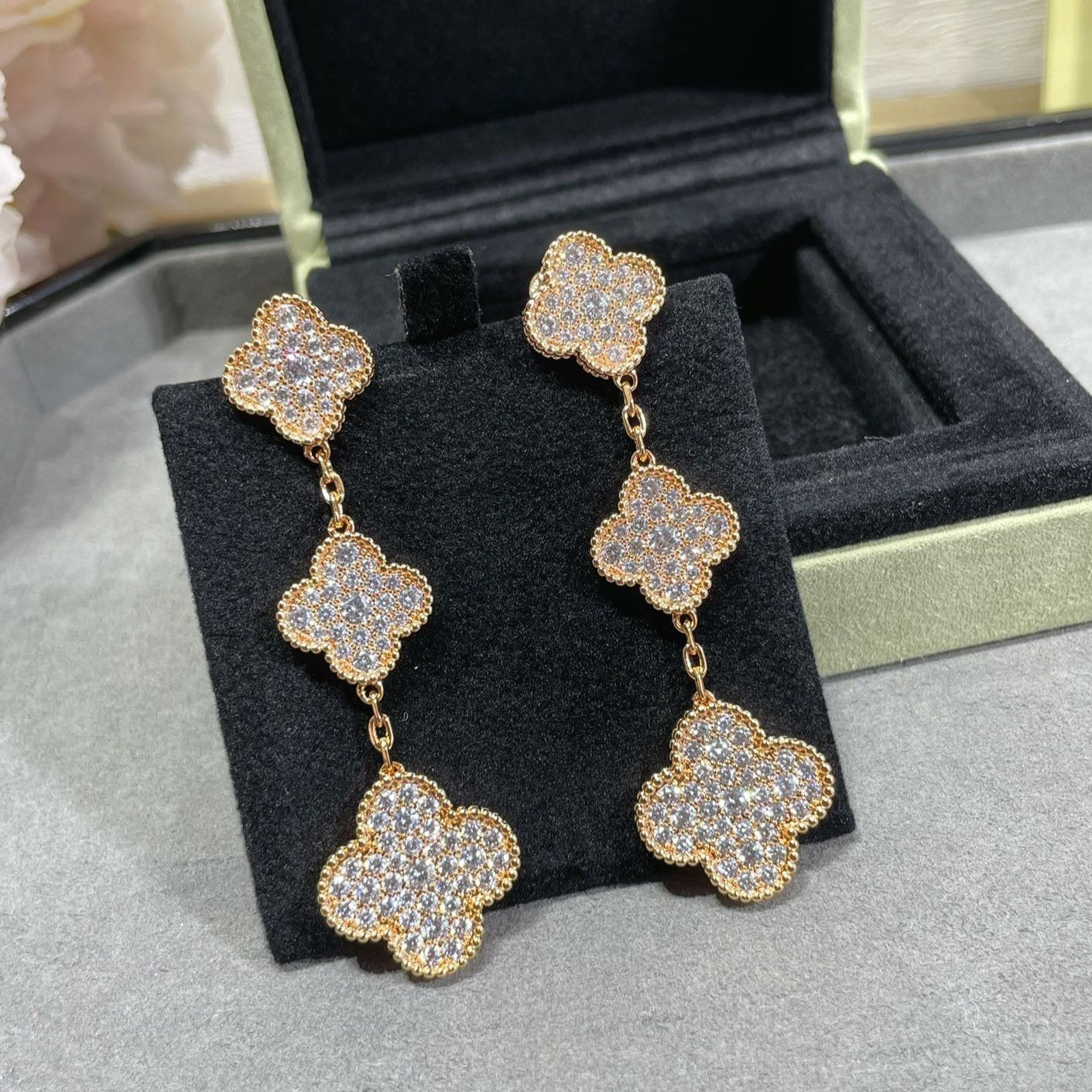 [Love's Uplift]CLOVER 3 MOTIFS DIAMOND PAVED ROSE GOLD EARRINGS
