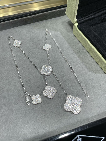 [Love's Uplift]CLOVER 6 MOTIF DIAMOND PAVED NECKLACE