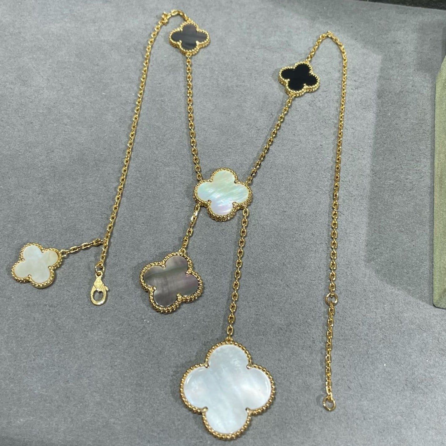 [Love's Uplift]CLOVER 6 MOTIF MOP ONYX GOLD NECKLACE
