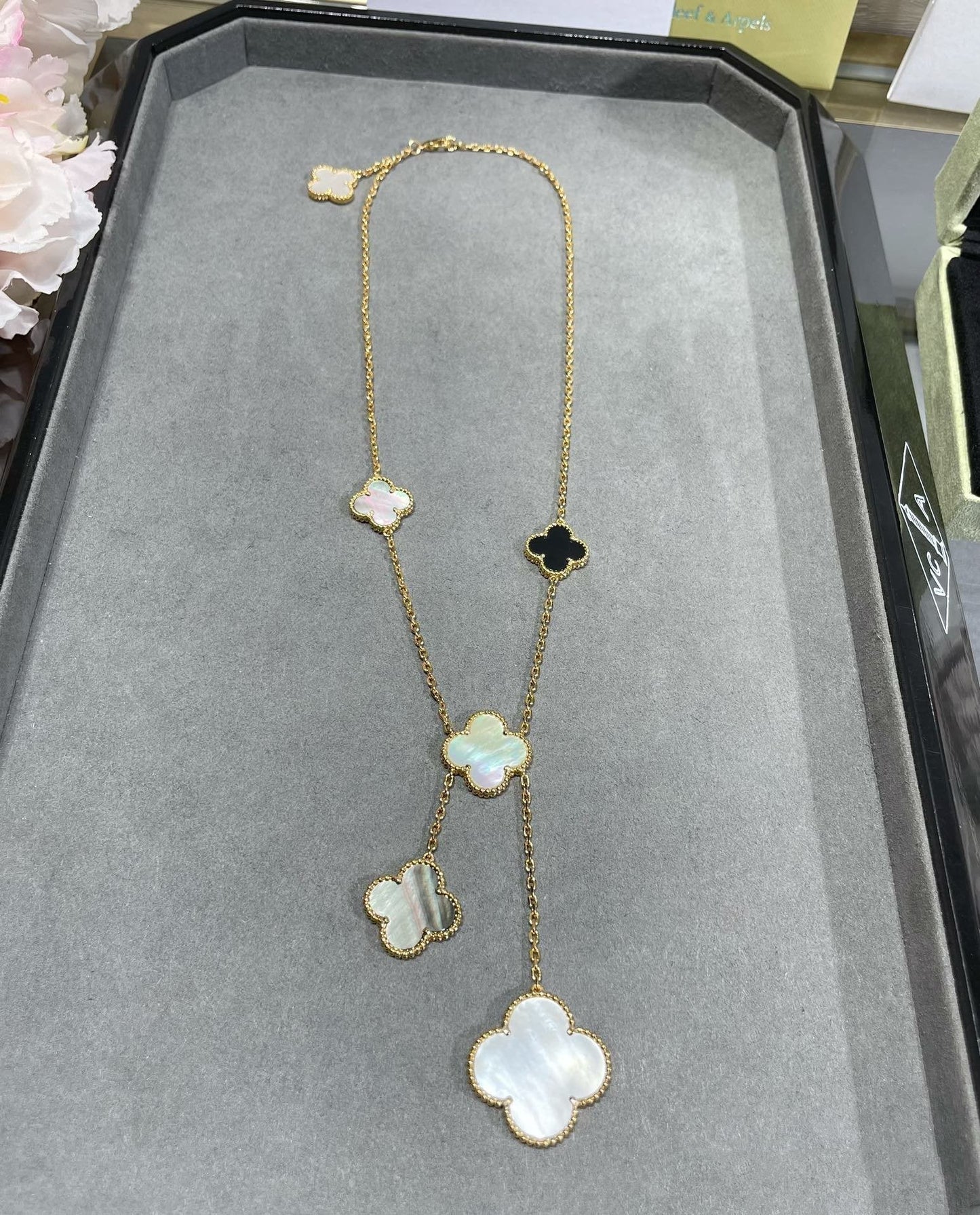 [Love's Uplift]CLOVER 6 MOTIF MOP ONYX GOLD NECKLACE