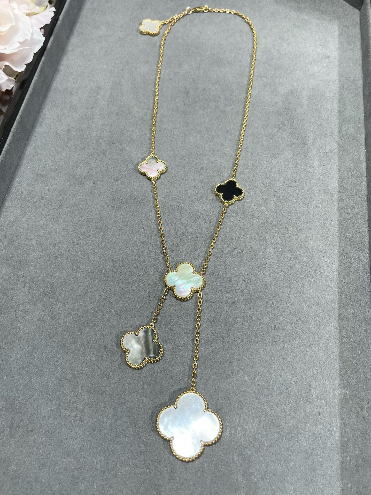 [Love's Uplift]CLOVER 6 MOTIF MOP ONYX GOLD NECKLACE