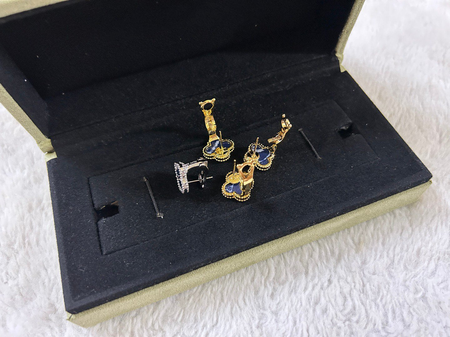 [Love's Uplift]CLOVER PIETERSITE MEDIUM STUD EARRINGS