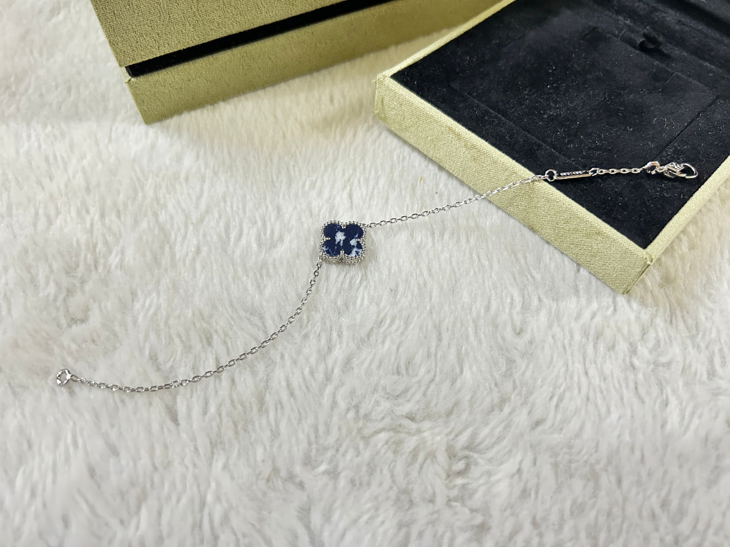 [Love's Uplift]CLOVER 1 MOTIF PIETERSITE BRACELET