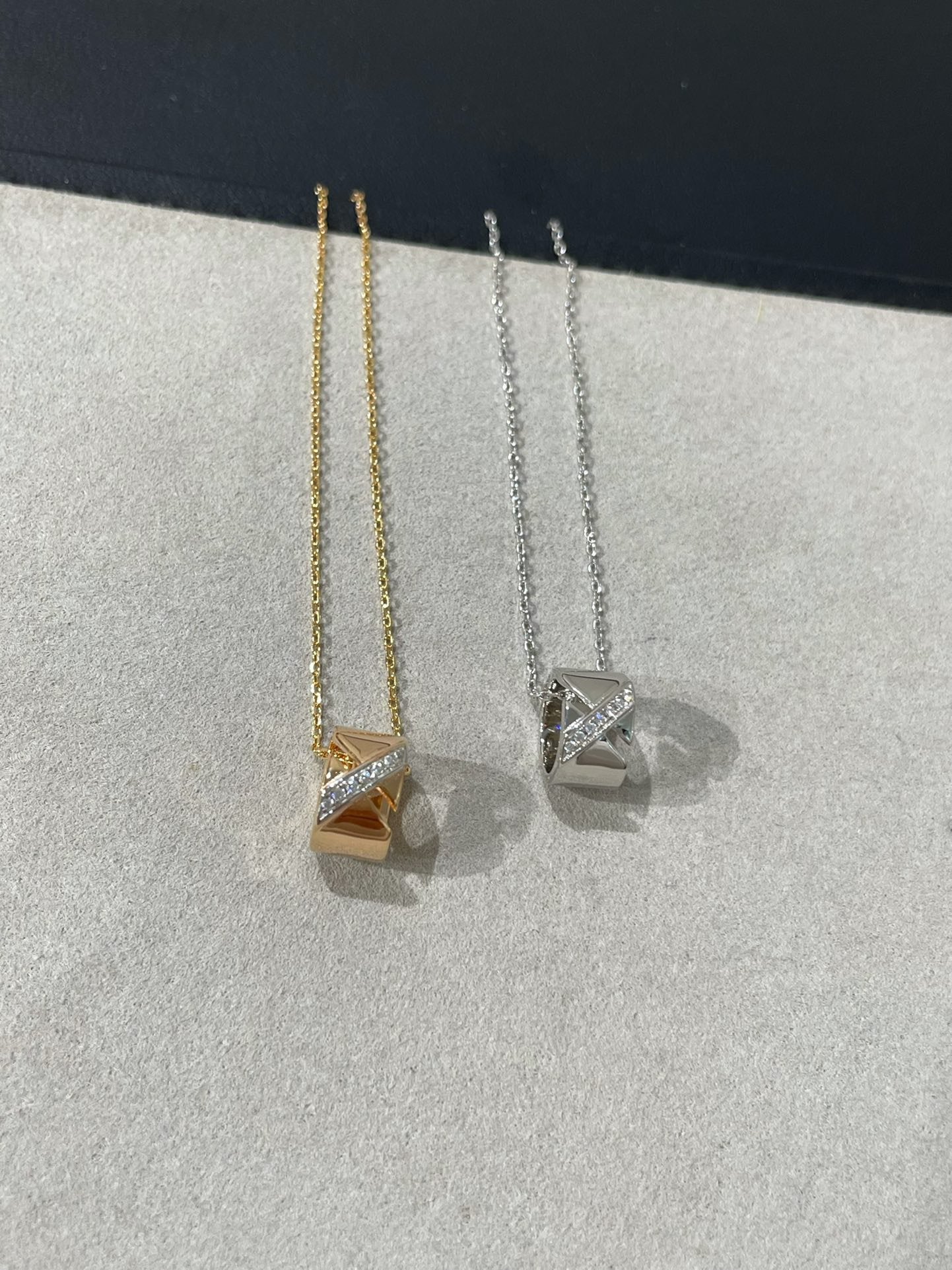 [Love's Uplift]LIENS EVIDENCE DIAMOND NECKLACE