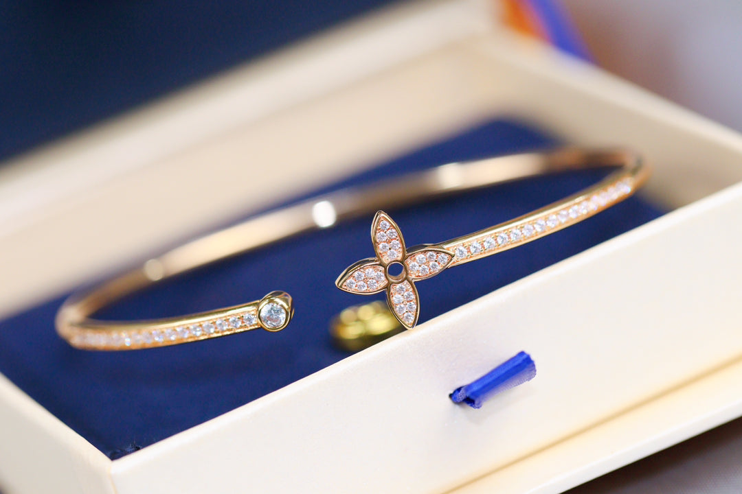 [Love's Uplift]IDYLLE PINK GOLD OPEN BRACELET DIAMOND PAVED