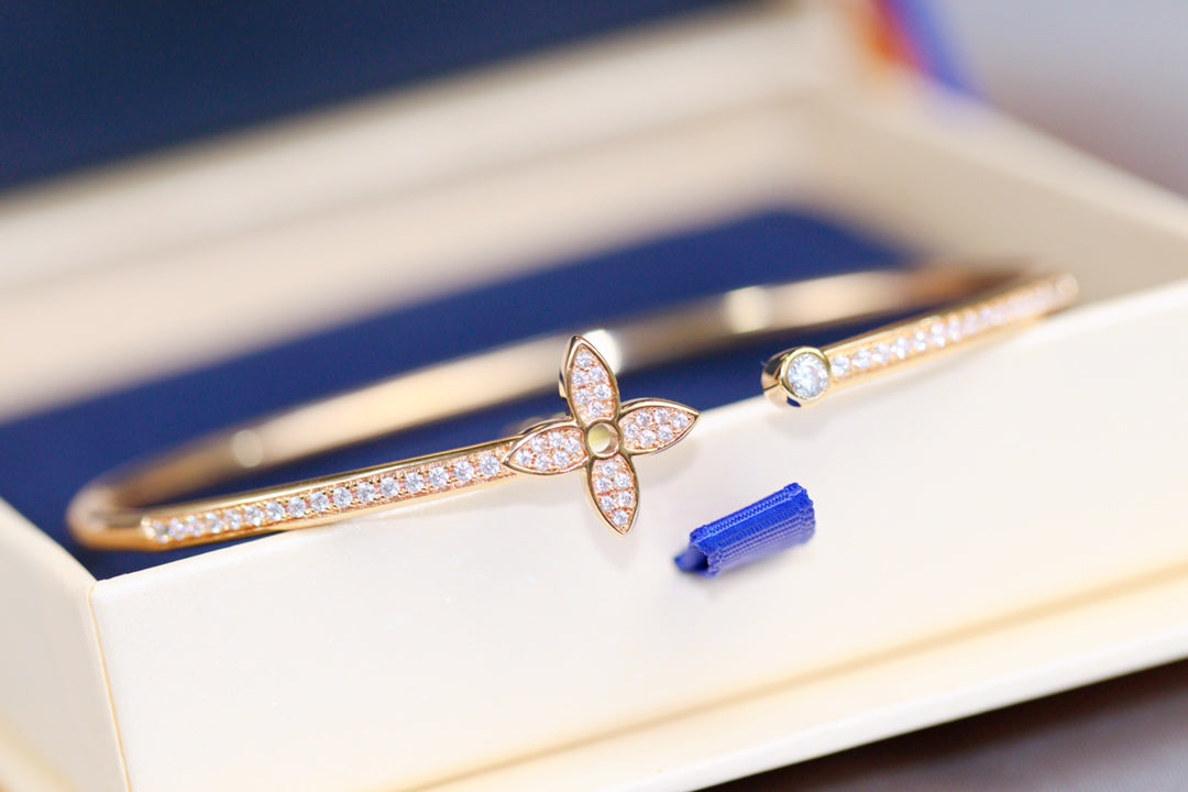 [Love's Uplift]IDYLLE PINK GOLD OPEN BRACELET DIAMOND PAVED