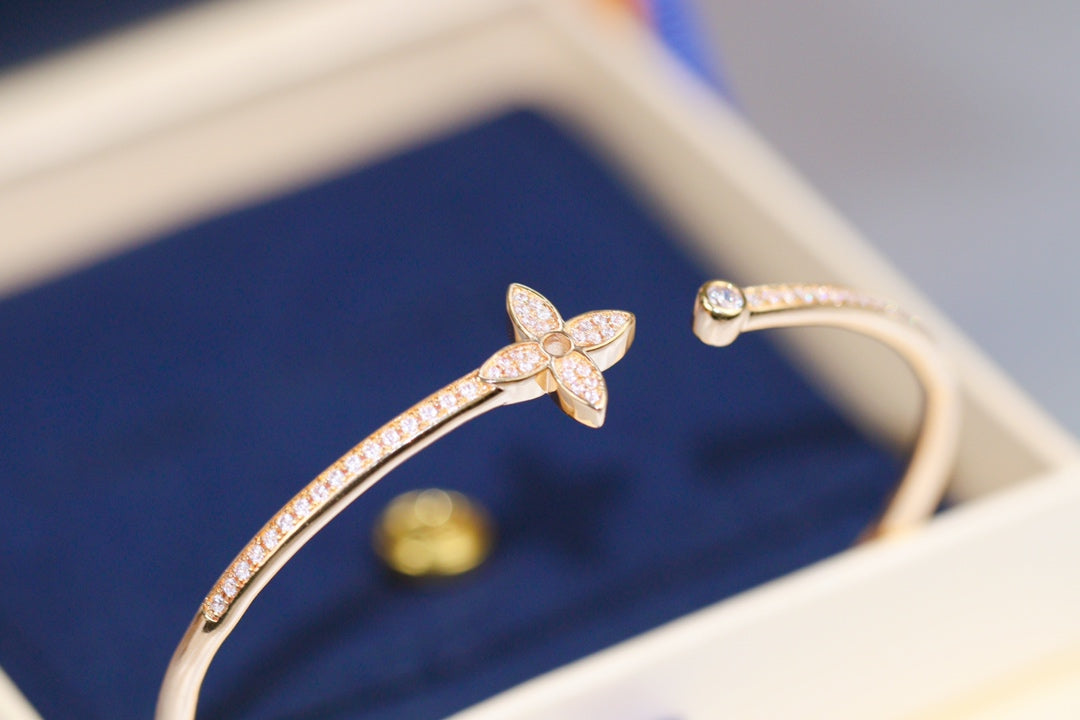 [Love's Uplift]IDYLLE PINK GOLD OPEN BRACELET DIAMOND PAVED