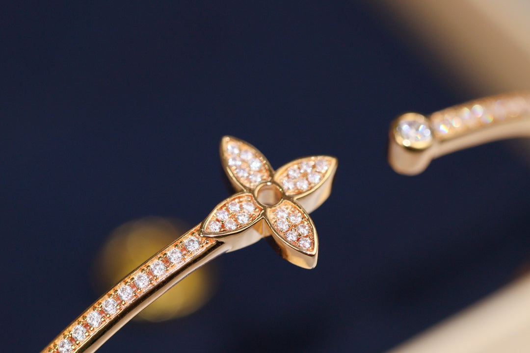 [Love's Uplift]IDYLLE PINK GOLD OPEN BRACELET DIAMOND PAVED