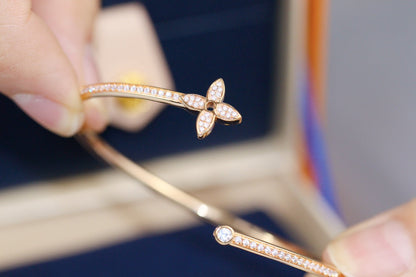 [Love's Uplift]IDYLLE PINK GOLD OPEN BRACELET DIAMOND PAVED
