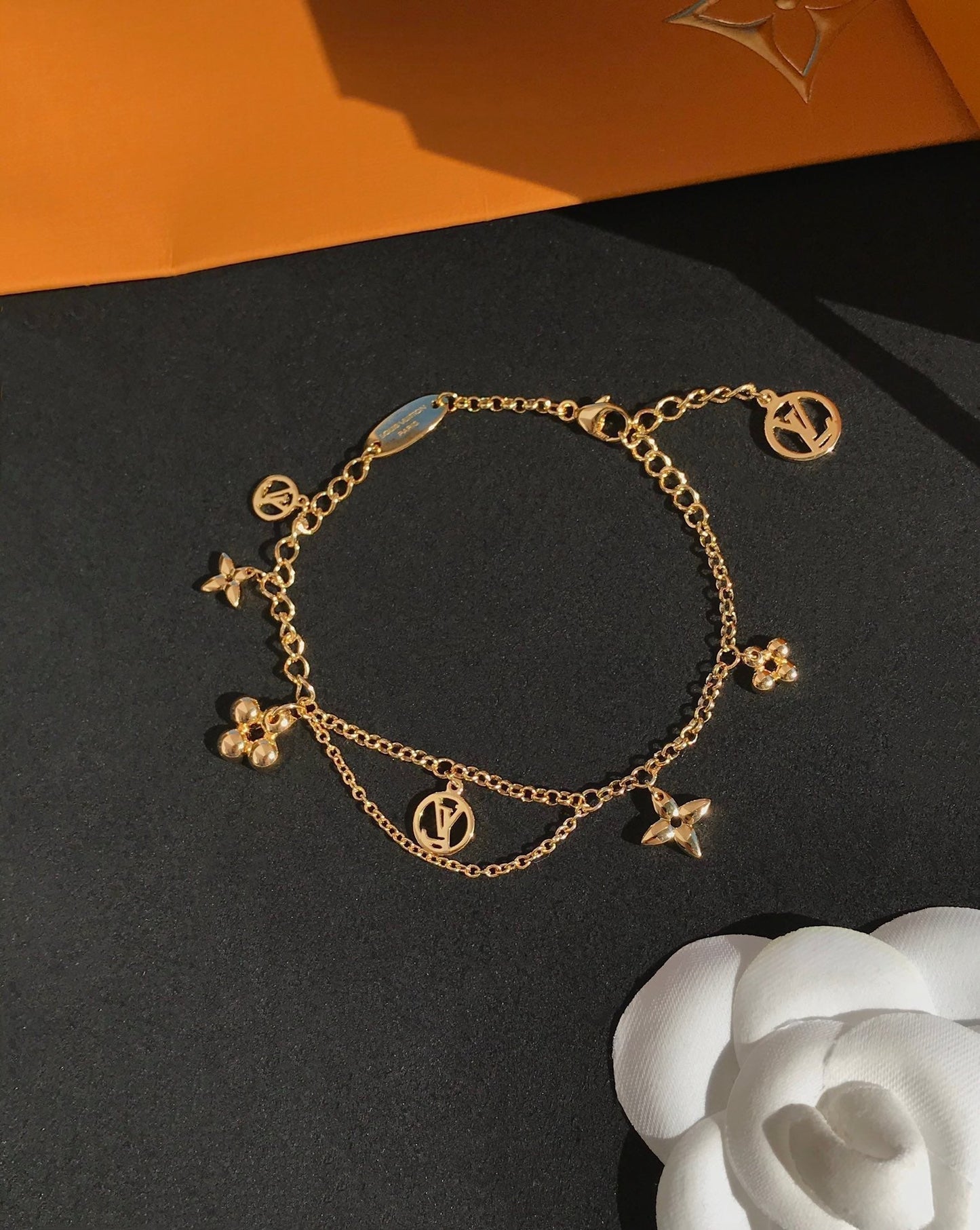 [Love's Uplift]BLOOMING PINK GOLD MOP BRACELET