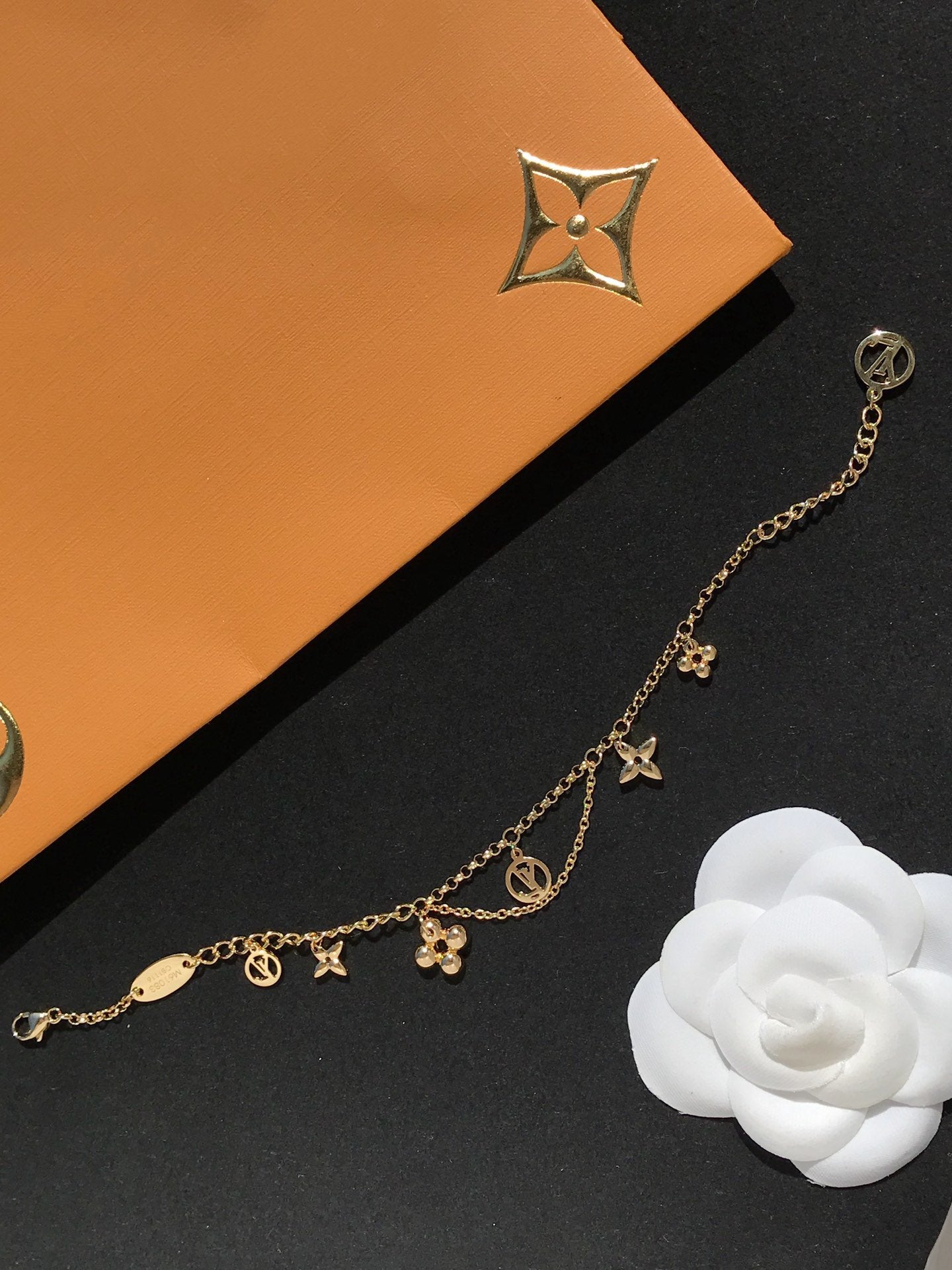 [Love's Uplift]BLOOMING PINK GOLD MOP BRACELET