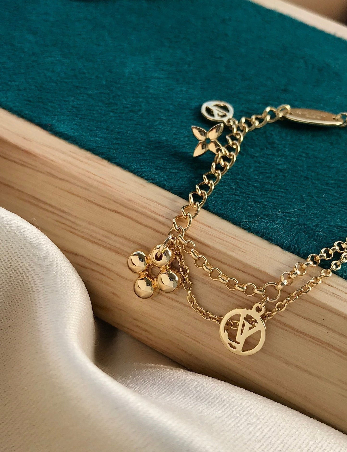 [Love's Uplift]BLOOMING PINK GOLD MOP BRACELET