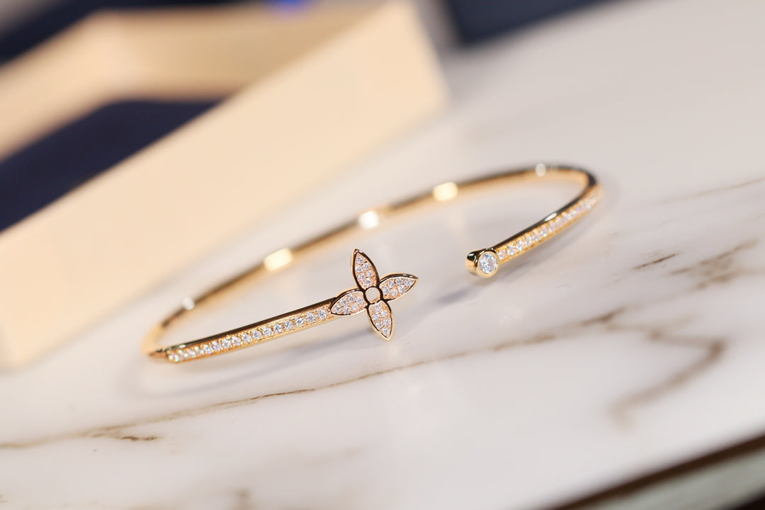 [Love's Uplift]IDYLLE GOLD OPEN BRACELET DIAMOND PAVED